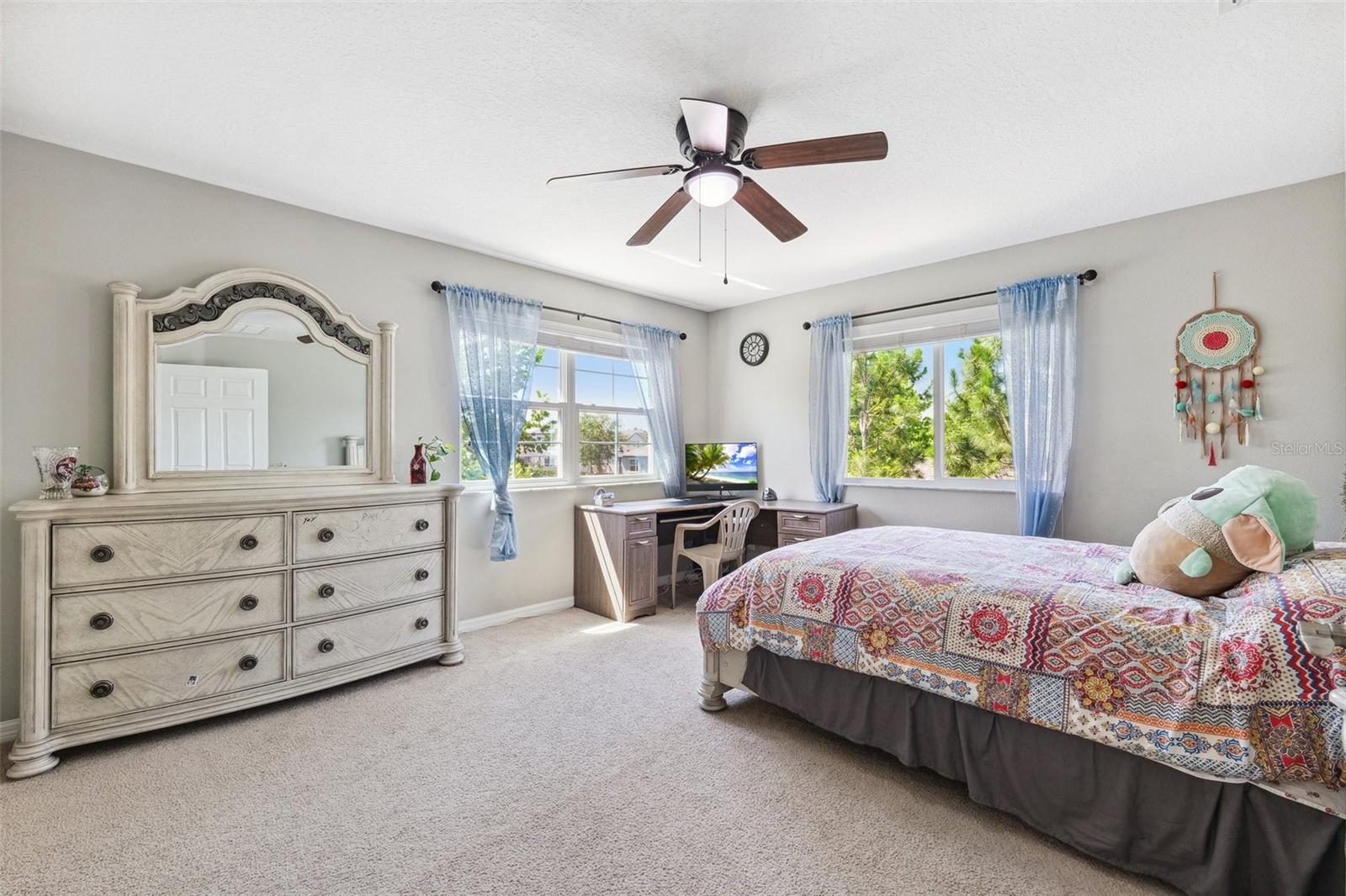 Listing photo id 32 for 3833 Villamore Lane