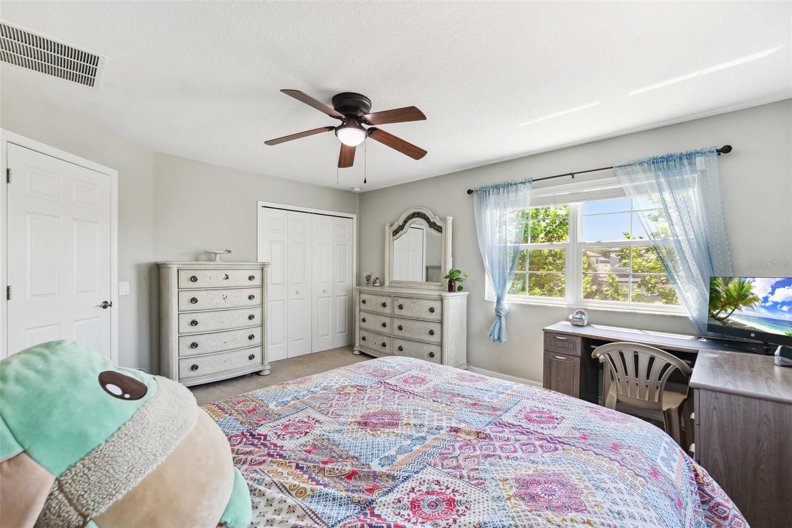 Listing photo id 33 for 3833 Villamore Lane