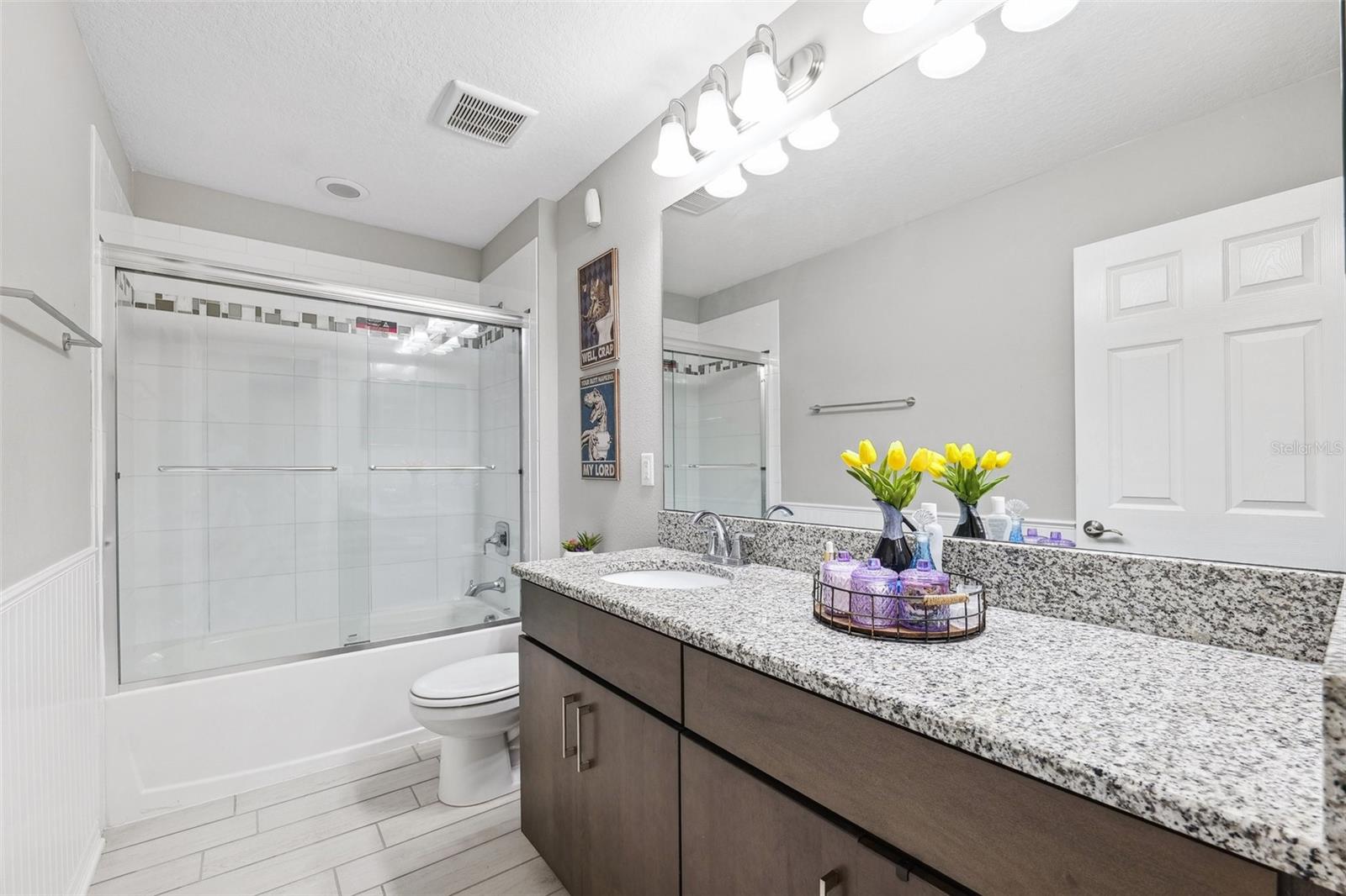 Listing photo id 34 for 3833 Villamore Lane