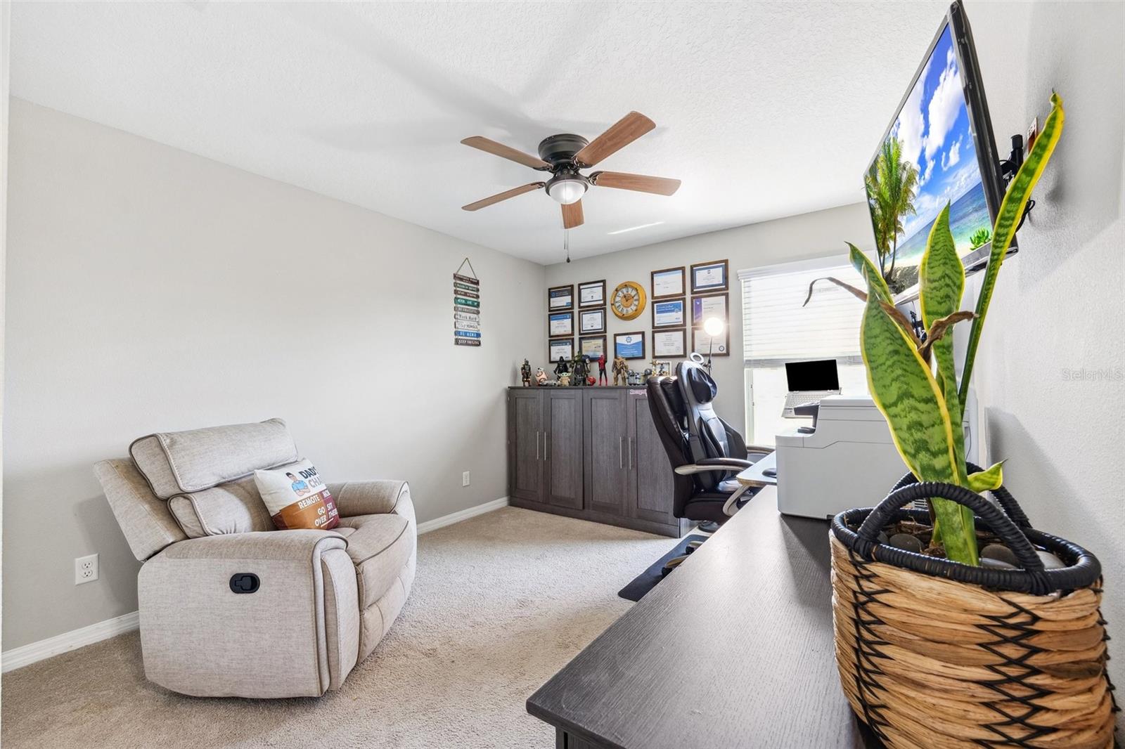 Listing photo id 35 for 3833 Villamore Lane