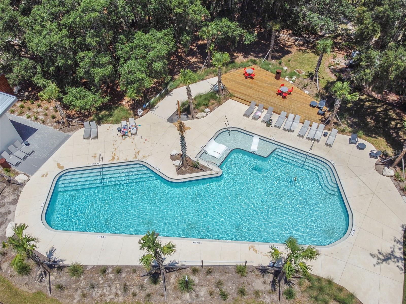 Listing photo id 47 for 3833 Villamore Lane