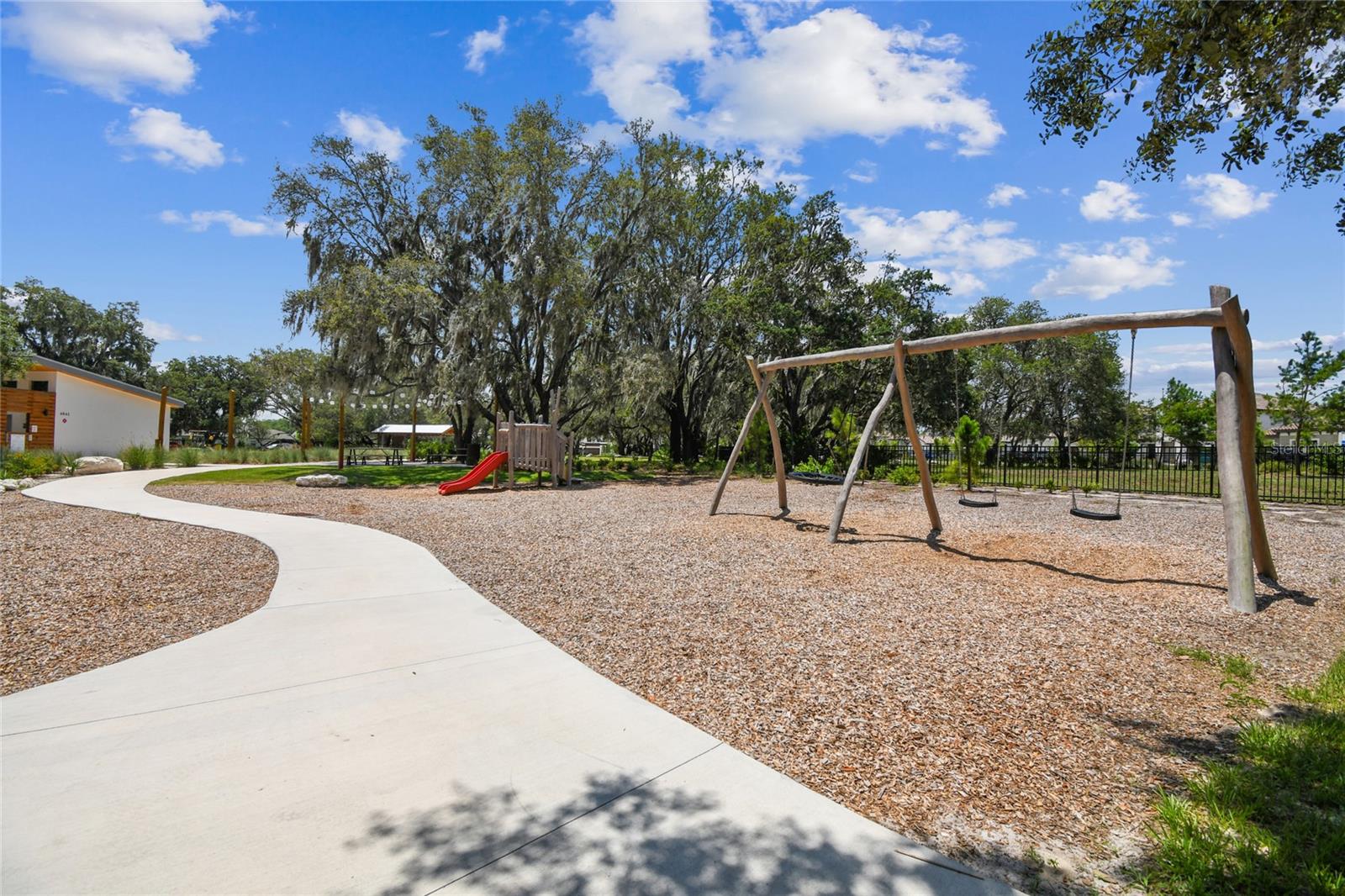 Listing photo id 51 for 3833 Villamore Lane