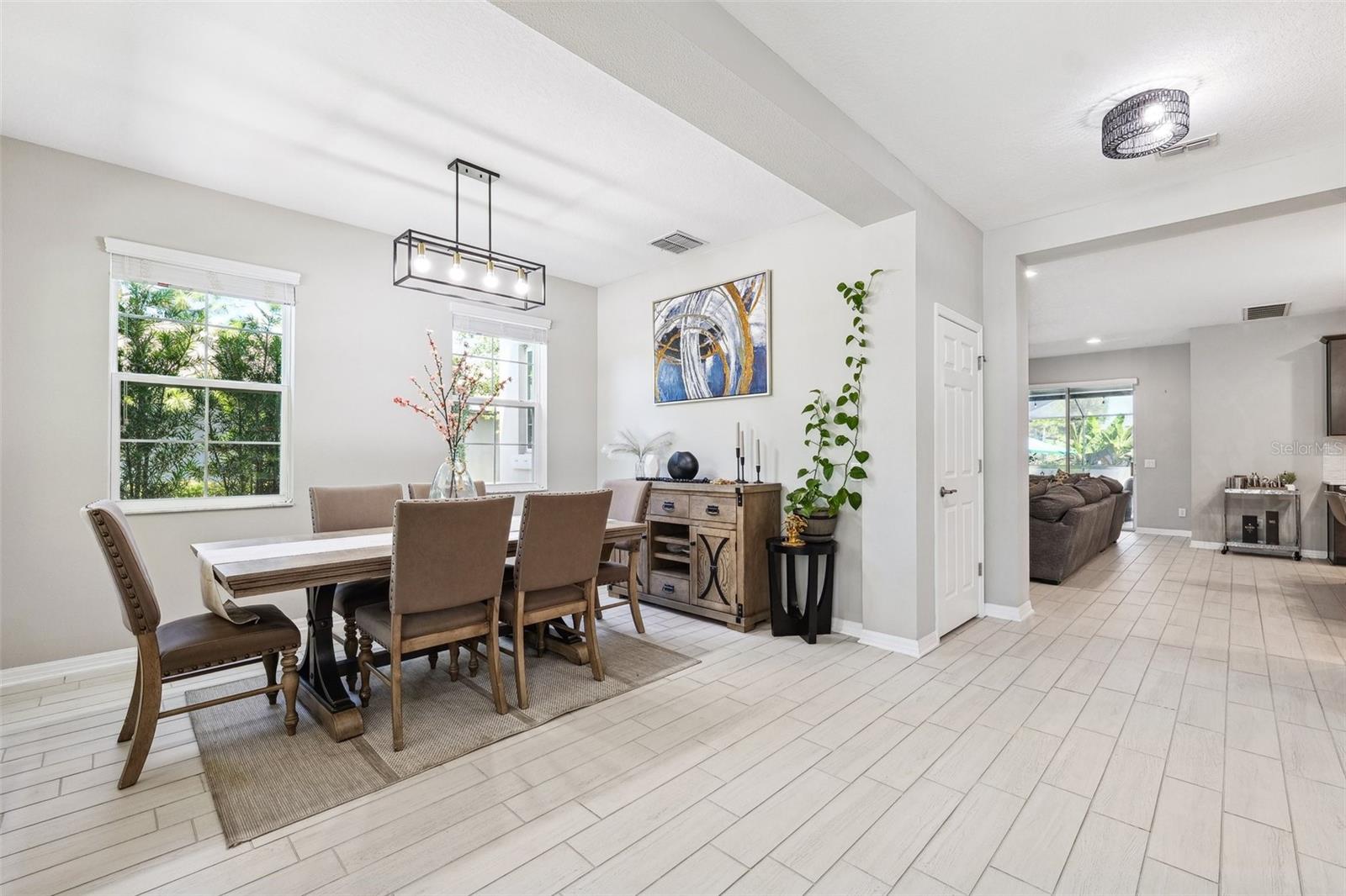 Listing photo id 4 for 3833 Villamore Lane