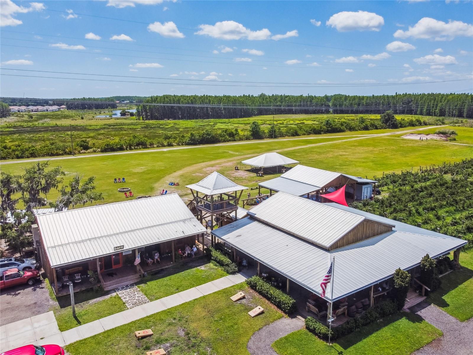 Listing photo id 64 for 3833 Villamore Lane