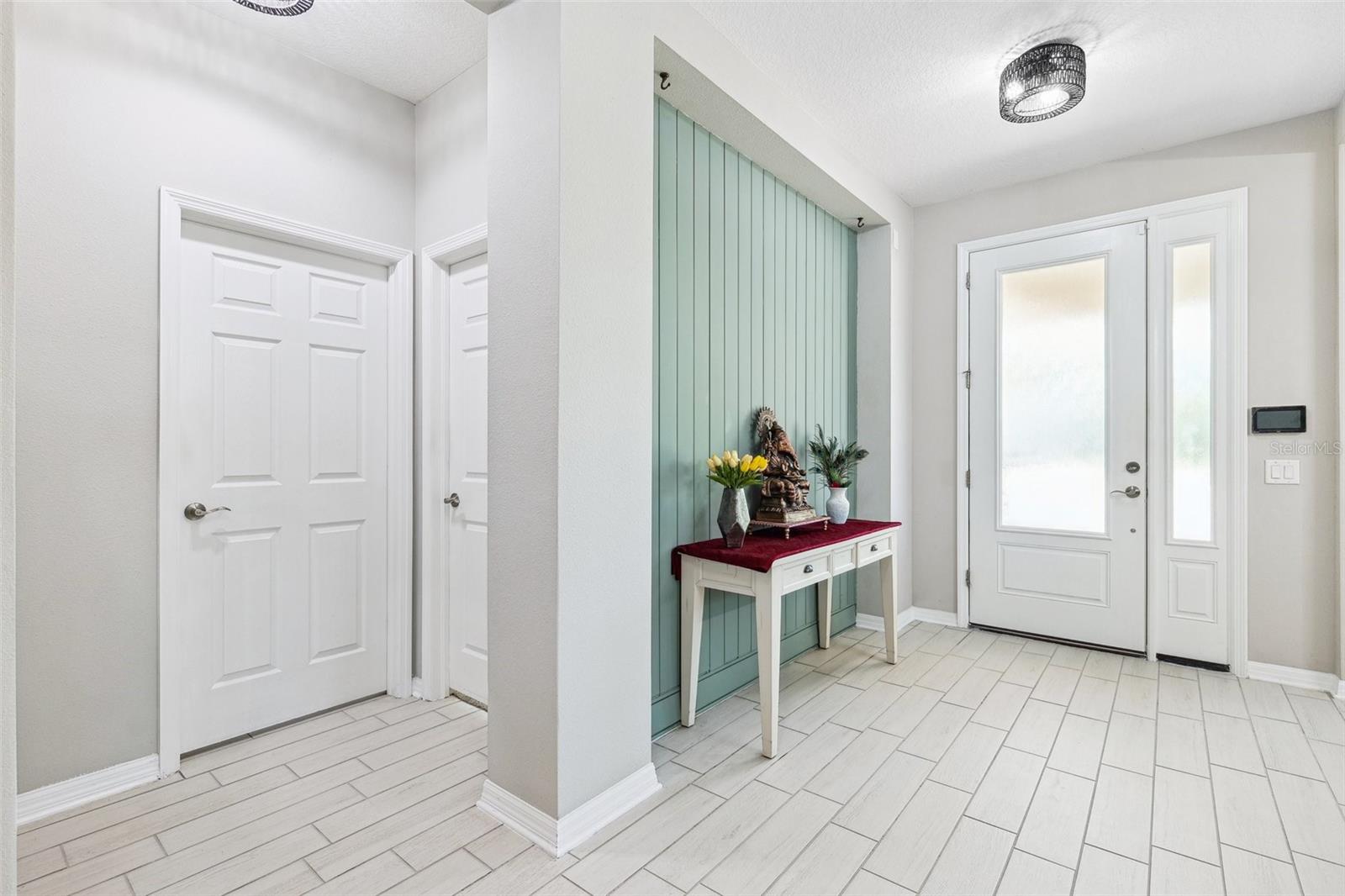 Listing photo id 6 for 3833 Villamore Lane