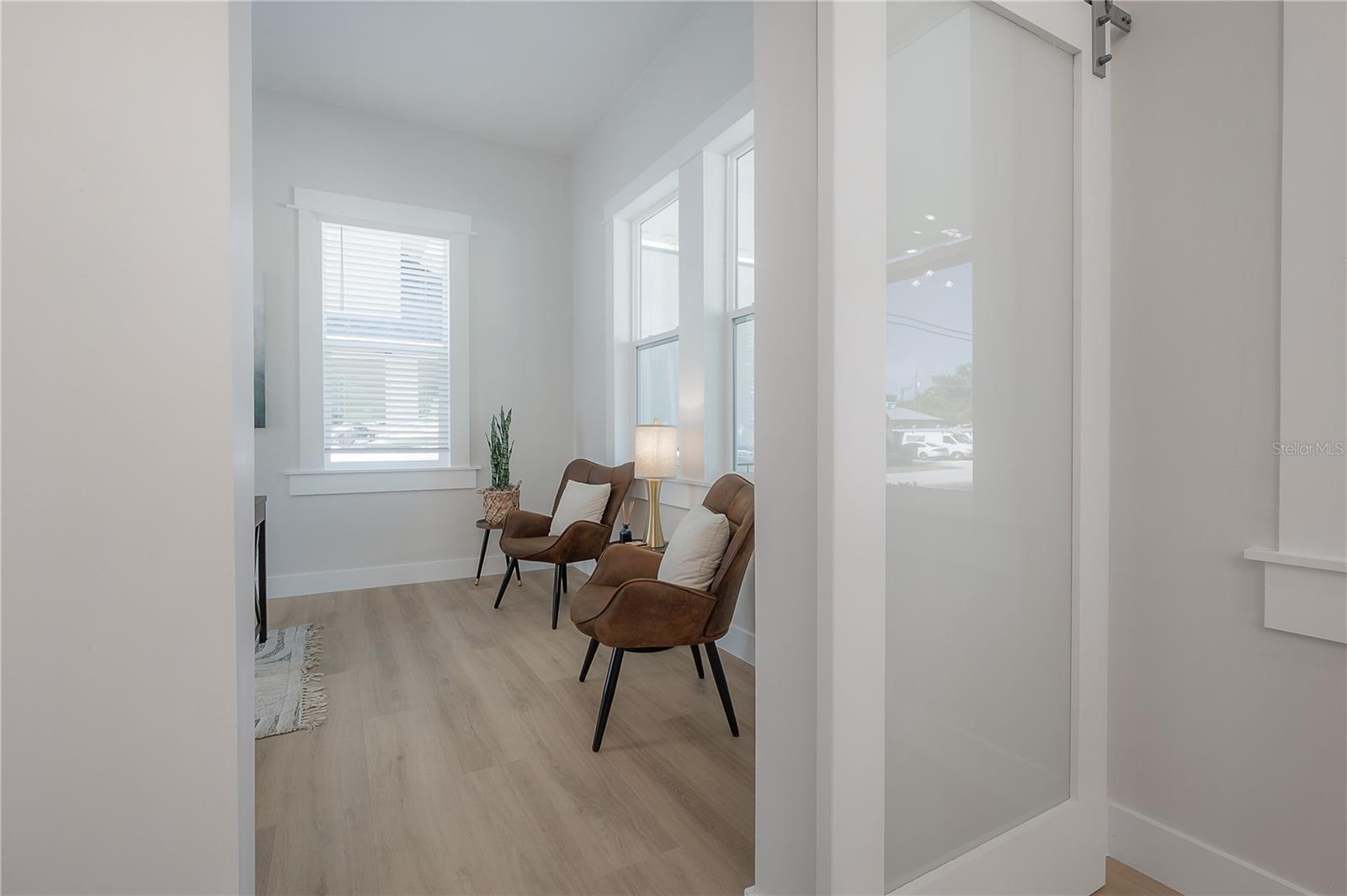 Image 21 of 44 For 3811 Arlington Avenue