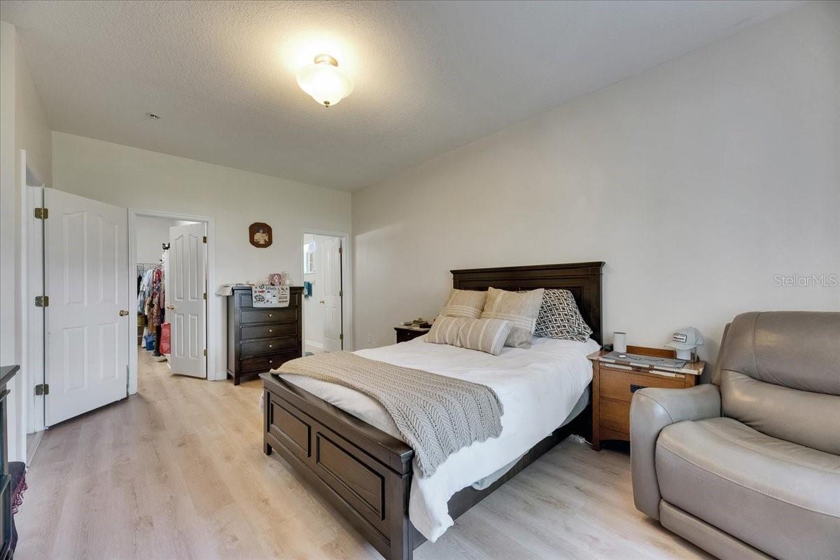 Image 40 of 100 For 4735 Red Pine Way