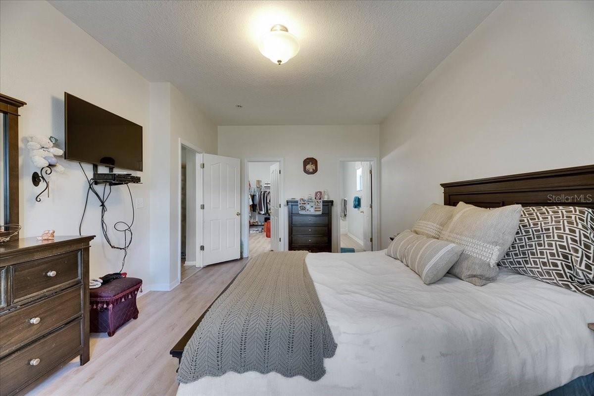 Image 41 of 100 For 4735 Red Pine Way