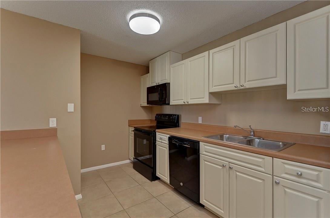 Image 8 of 22 For 9481 Highland Oak Drive 914