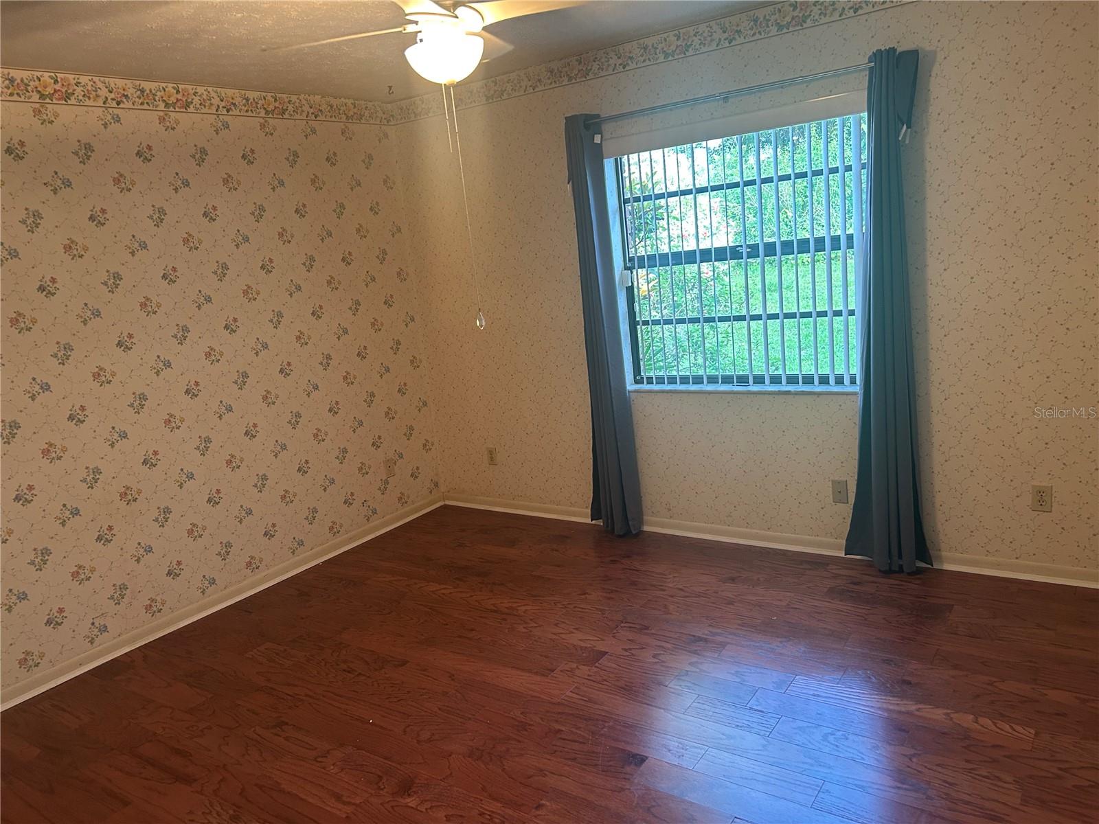 Image 5 of 14 For 1813 Laurel Oak Drive