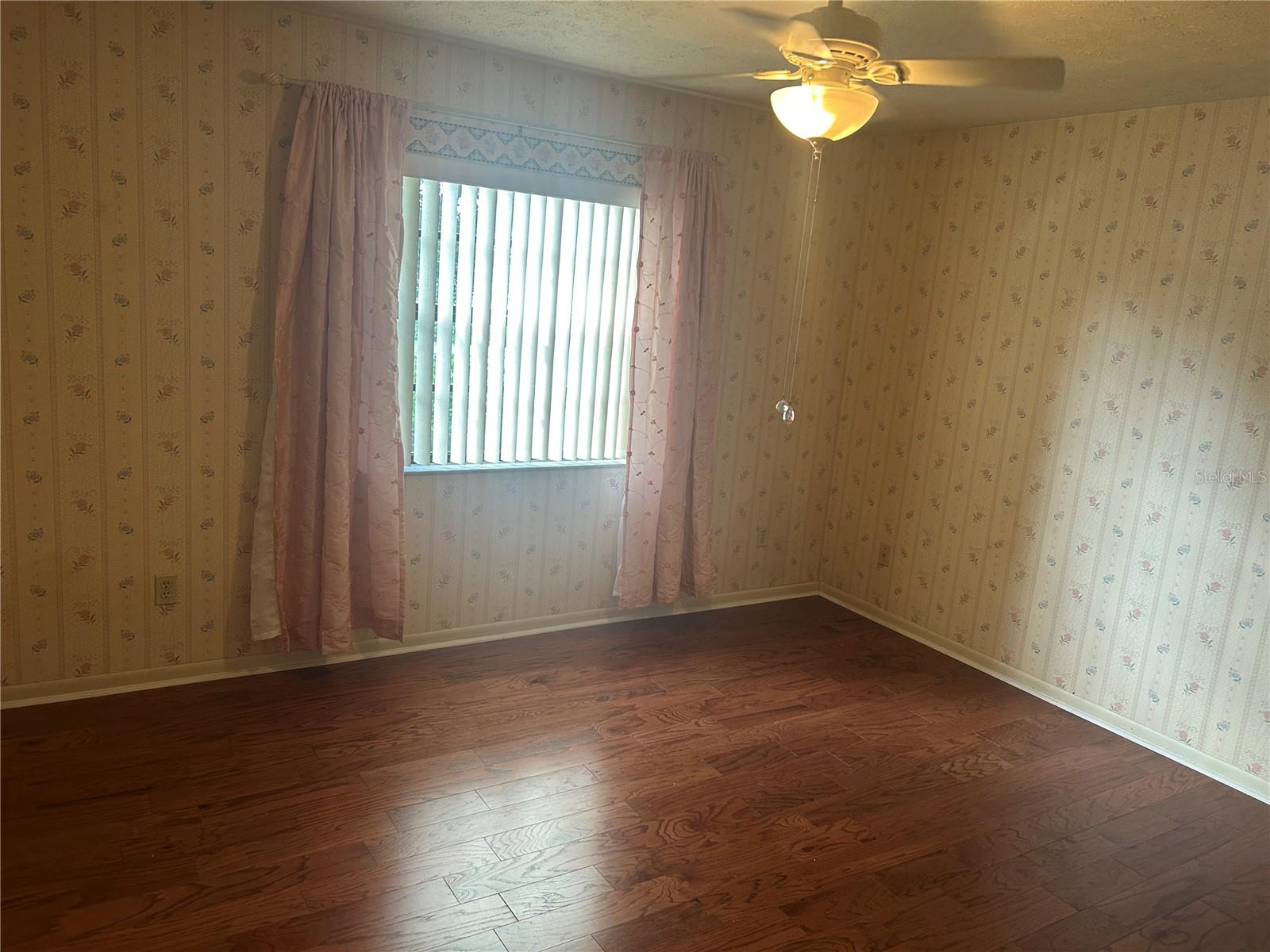 Image 6 of 14 For 1813 Laurel Oak Drive