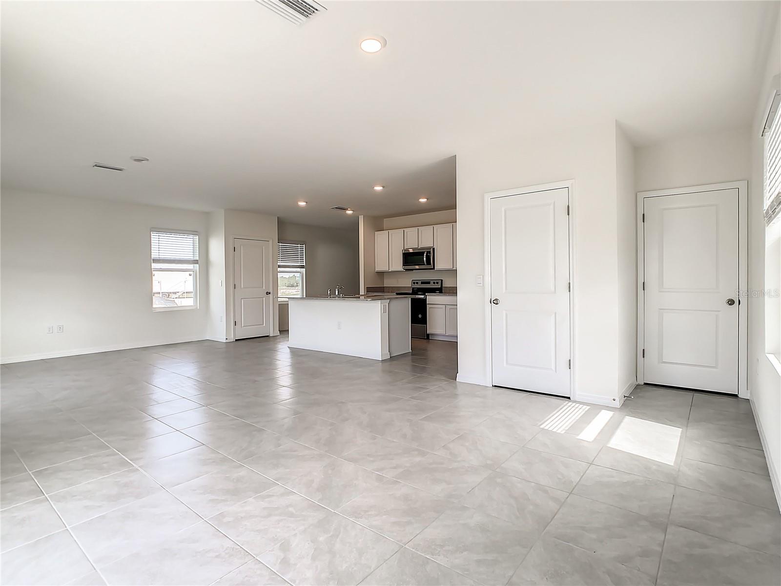 Listing photo id 8 for 16503 Mosaic Oar Drive