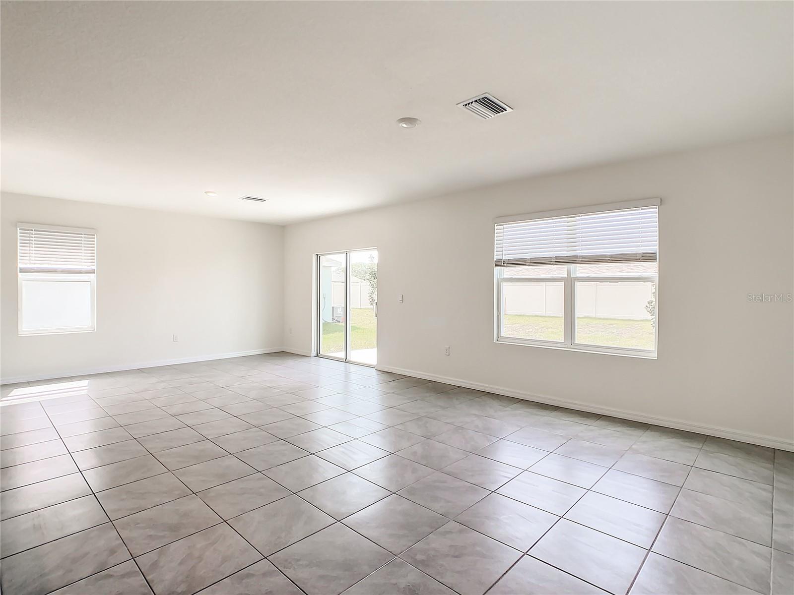 Listing photo id 10 for 16503 Mosaic Oar Drive