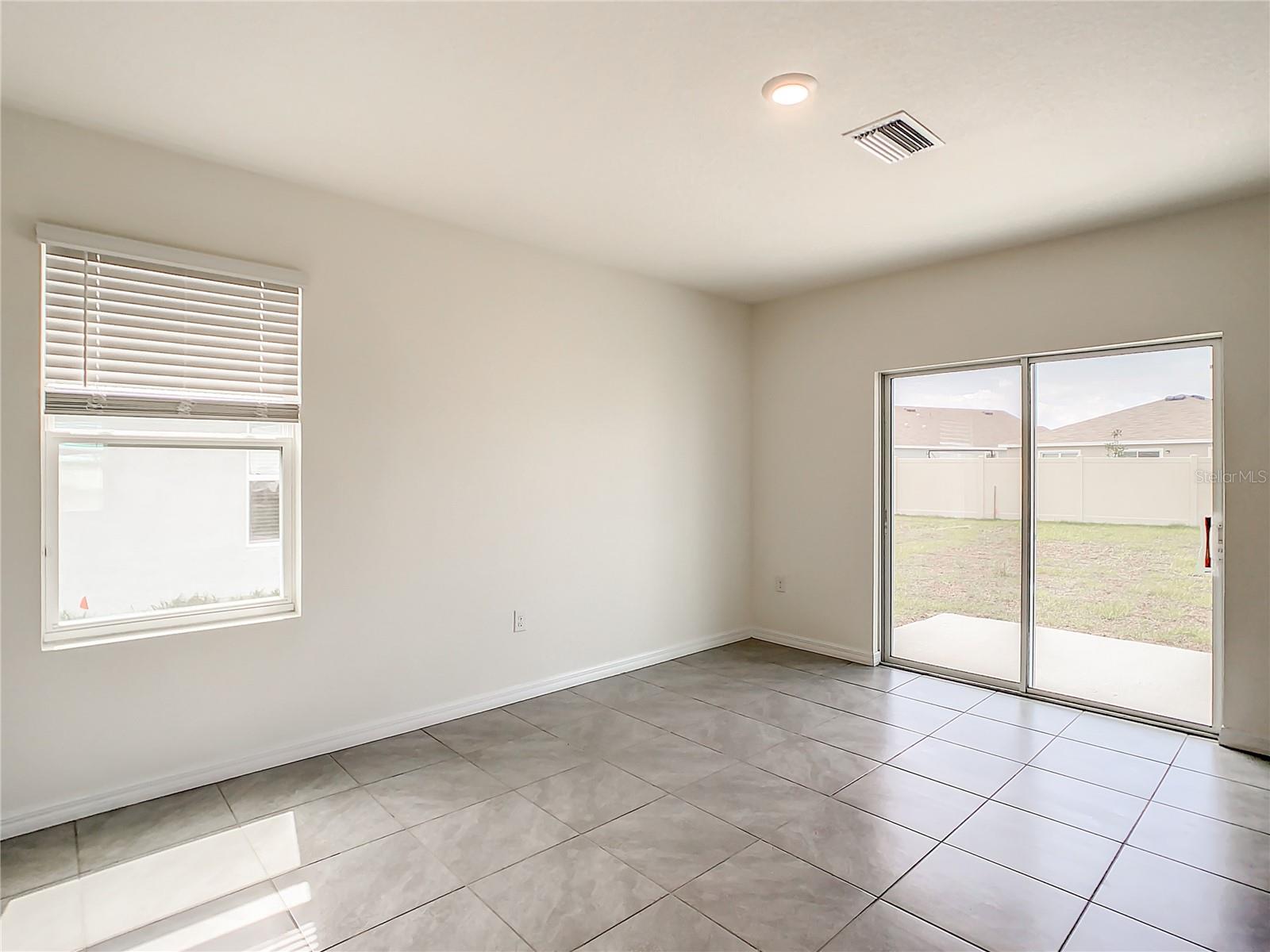 Listing photo id 11 for 16503 Mosaic Oar Drive