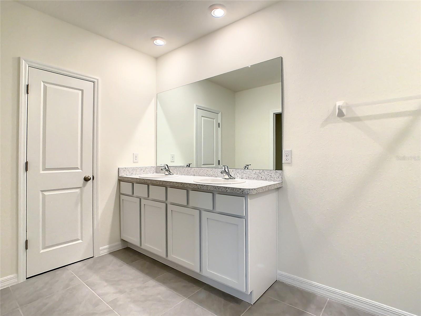 Listing photo id 17 for 16503 Mosaic Oar Drive
