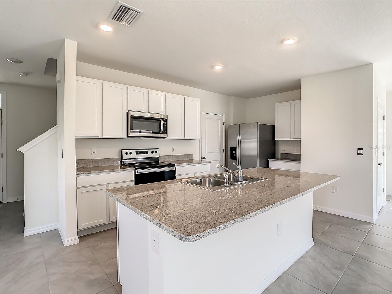 Listing photo id 1 for 16503 Mosaic Oar Drive