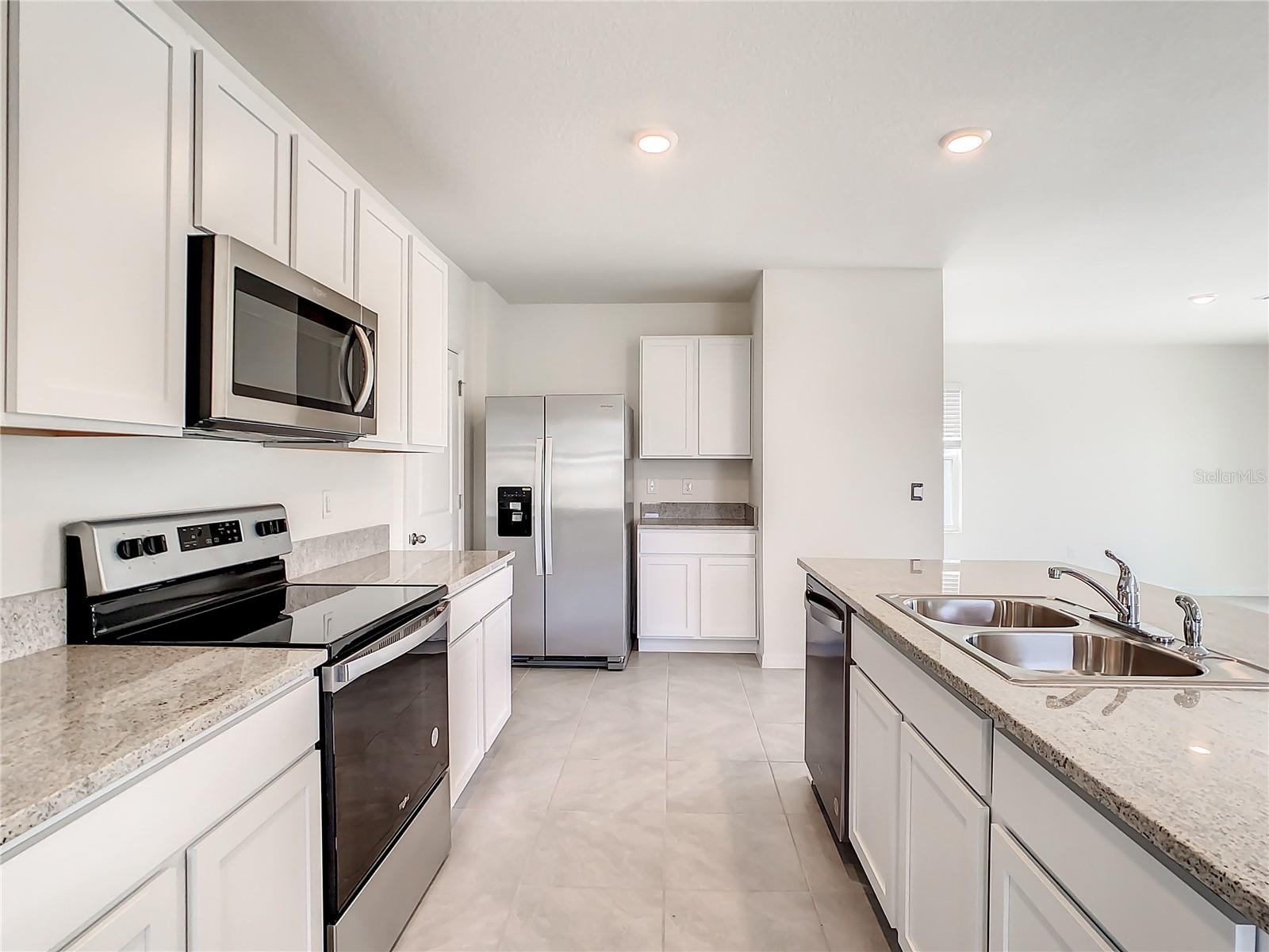 Listing photo id 5 for 16503 Mosaic Oar Drive