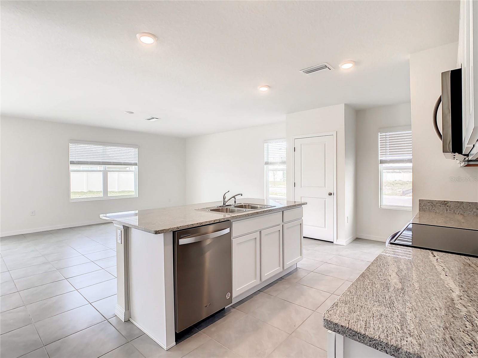 Listing photo id 6 for 16503 Mosaic Oar Drive