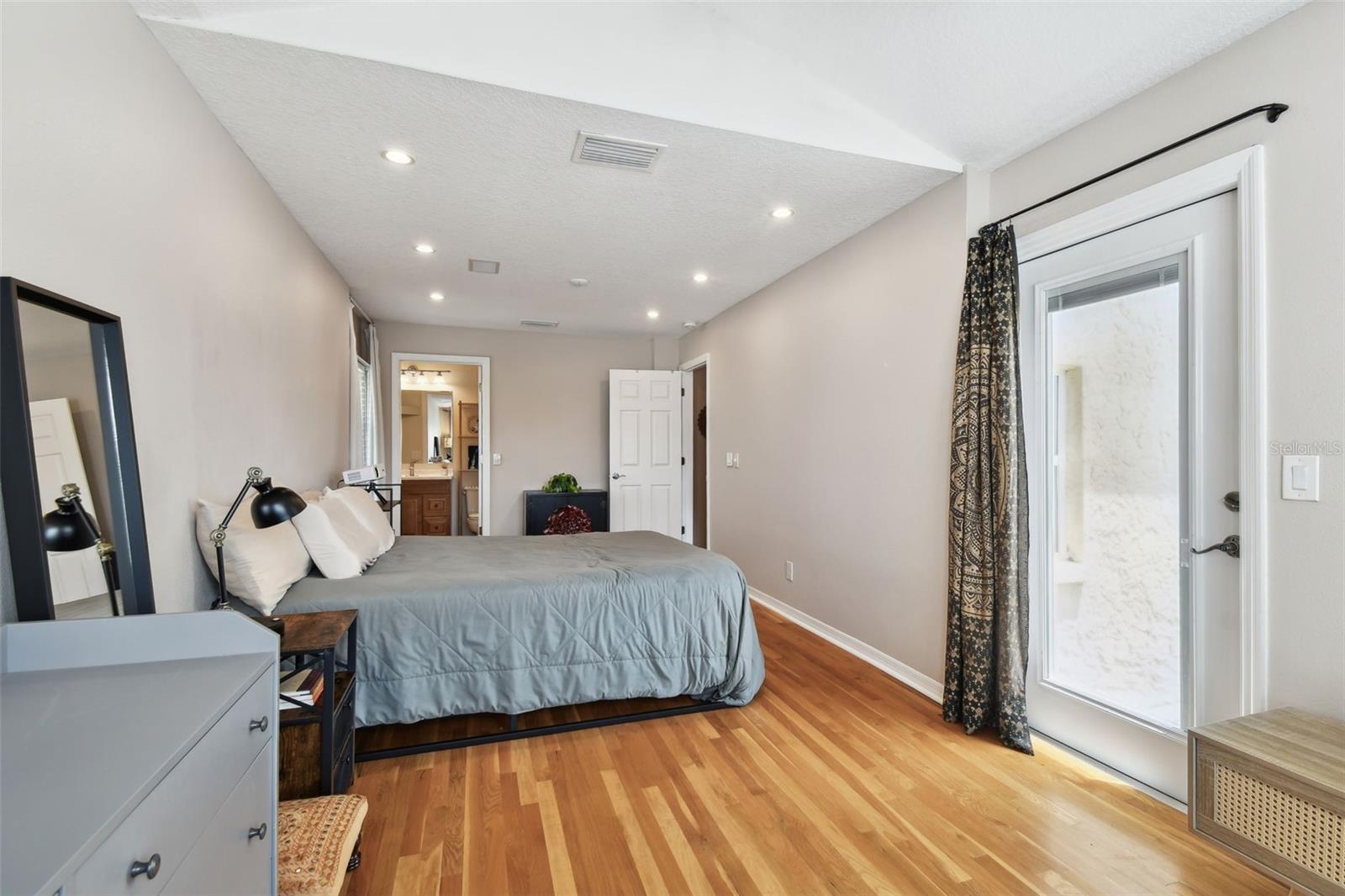 Image 22 of 66 For 4304 Harbor House Drive