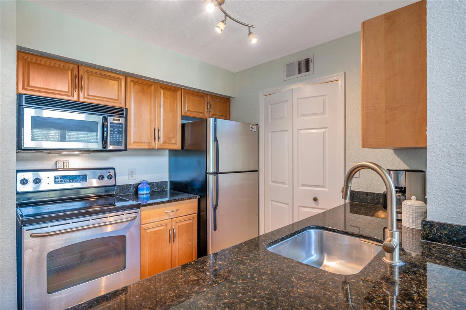 Image 14 of 39 For 3301 Haviland Ct  301