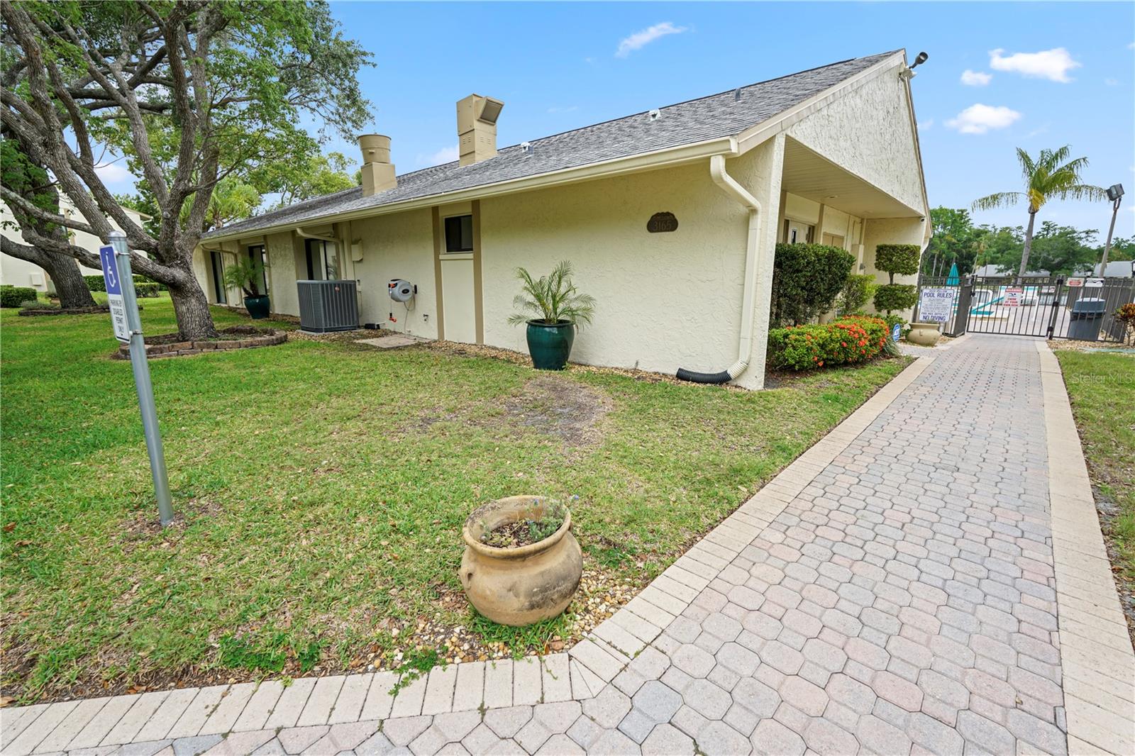 Listing photo id 17 for 3232 Lake Pine Way E A2