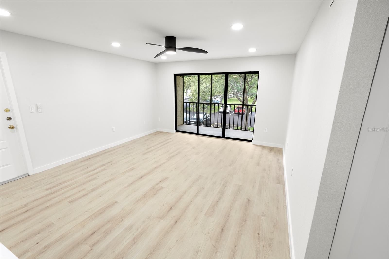 Listing photo id 3 for 3232 Lake Pine Way E A2