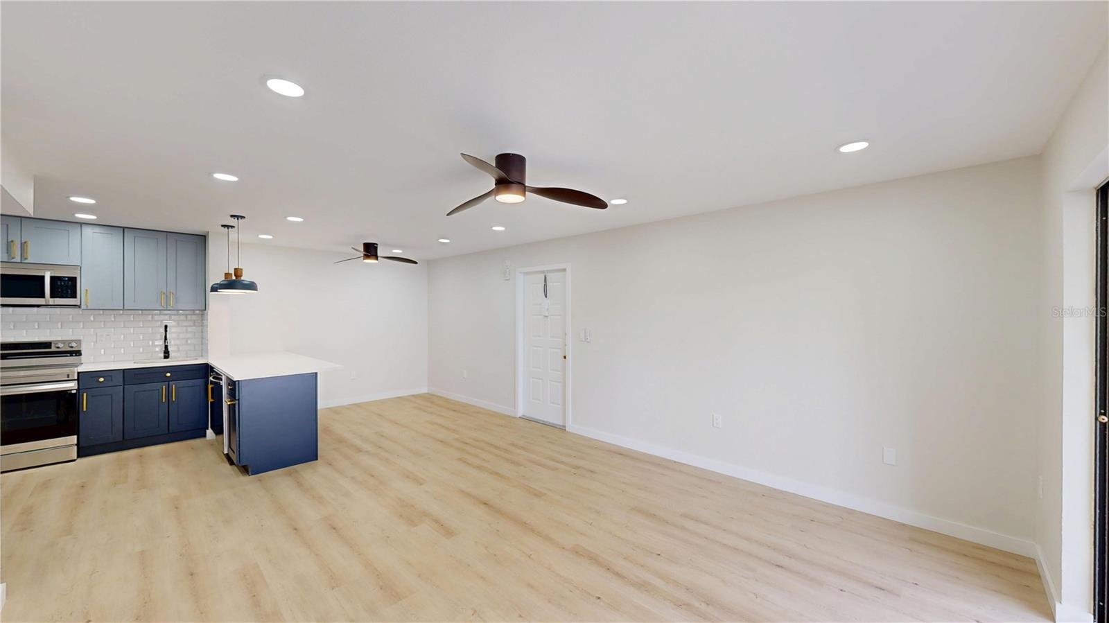 Listing photo id 4 for 3232 Lake Pine Way E A2