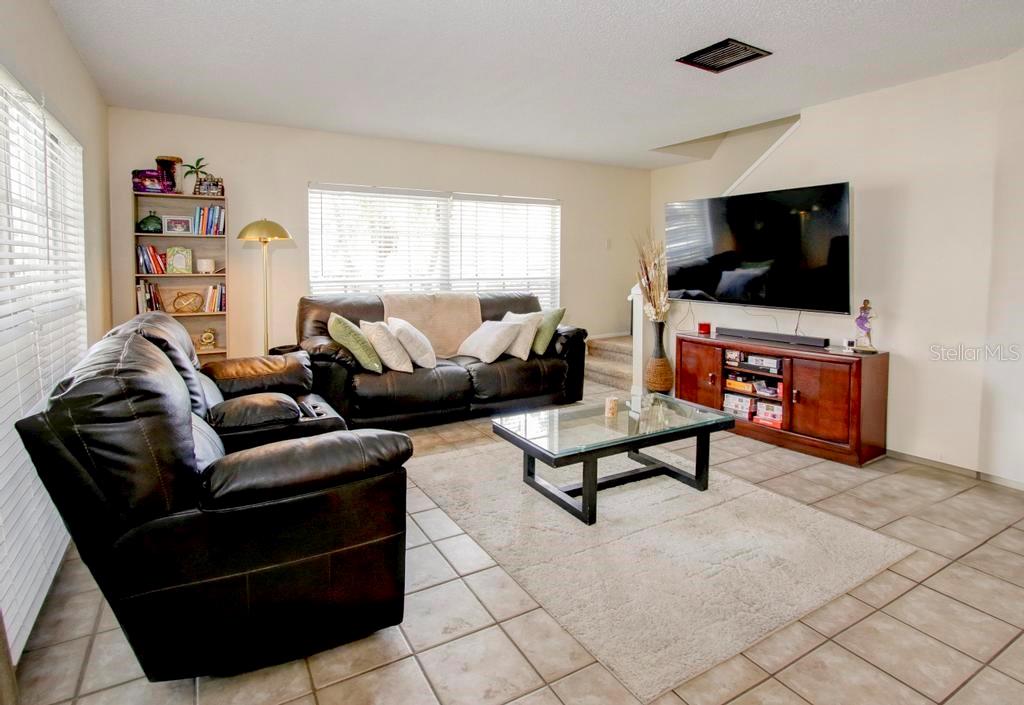 Image 3 of 23 For 637 Kensington Lake Circle