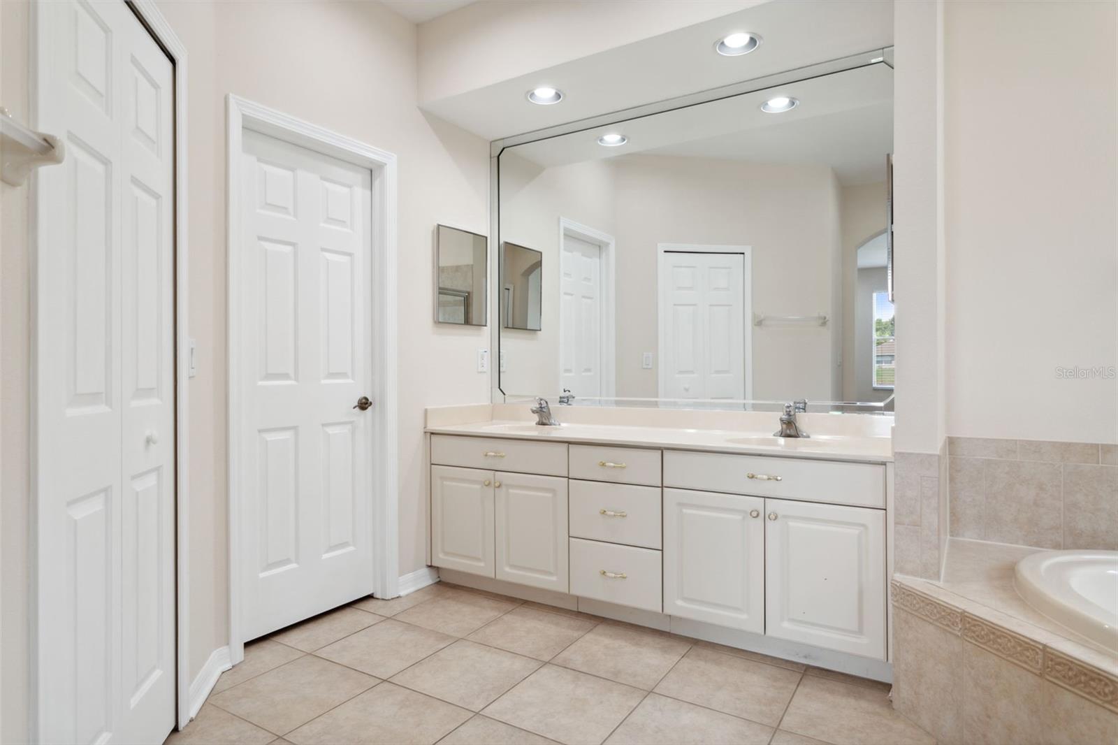 Image 30 of 50 For 17912 Bahama Isle Circle