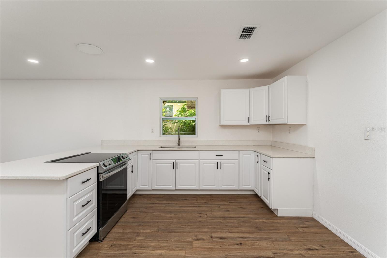 Image 10 of 26 For 833 Suwannee Avenue
