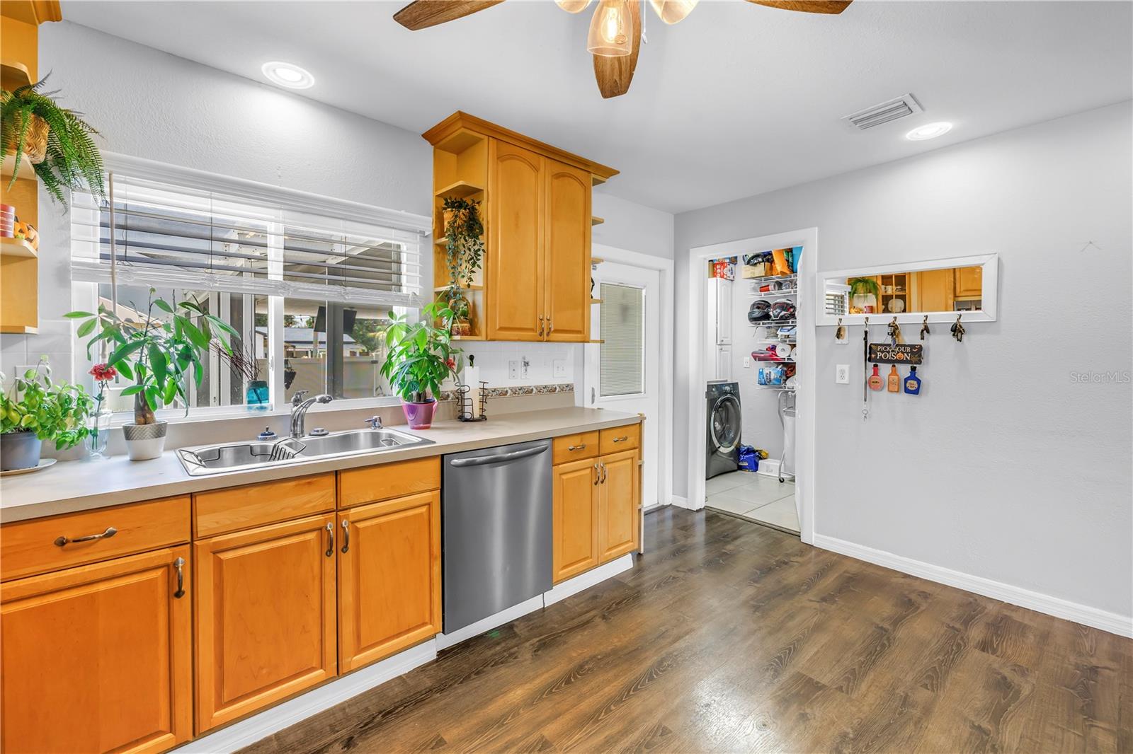 Image 17 of 36 For 774 40th Avenue Ne