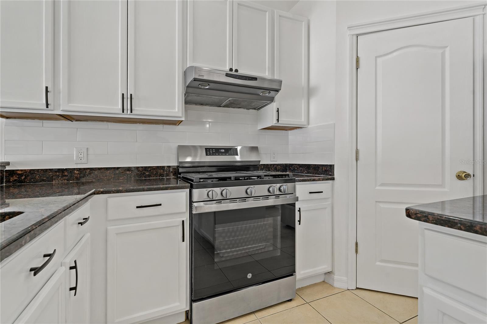 Image 19 of 76 For 19206 Ivy Oak Way