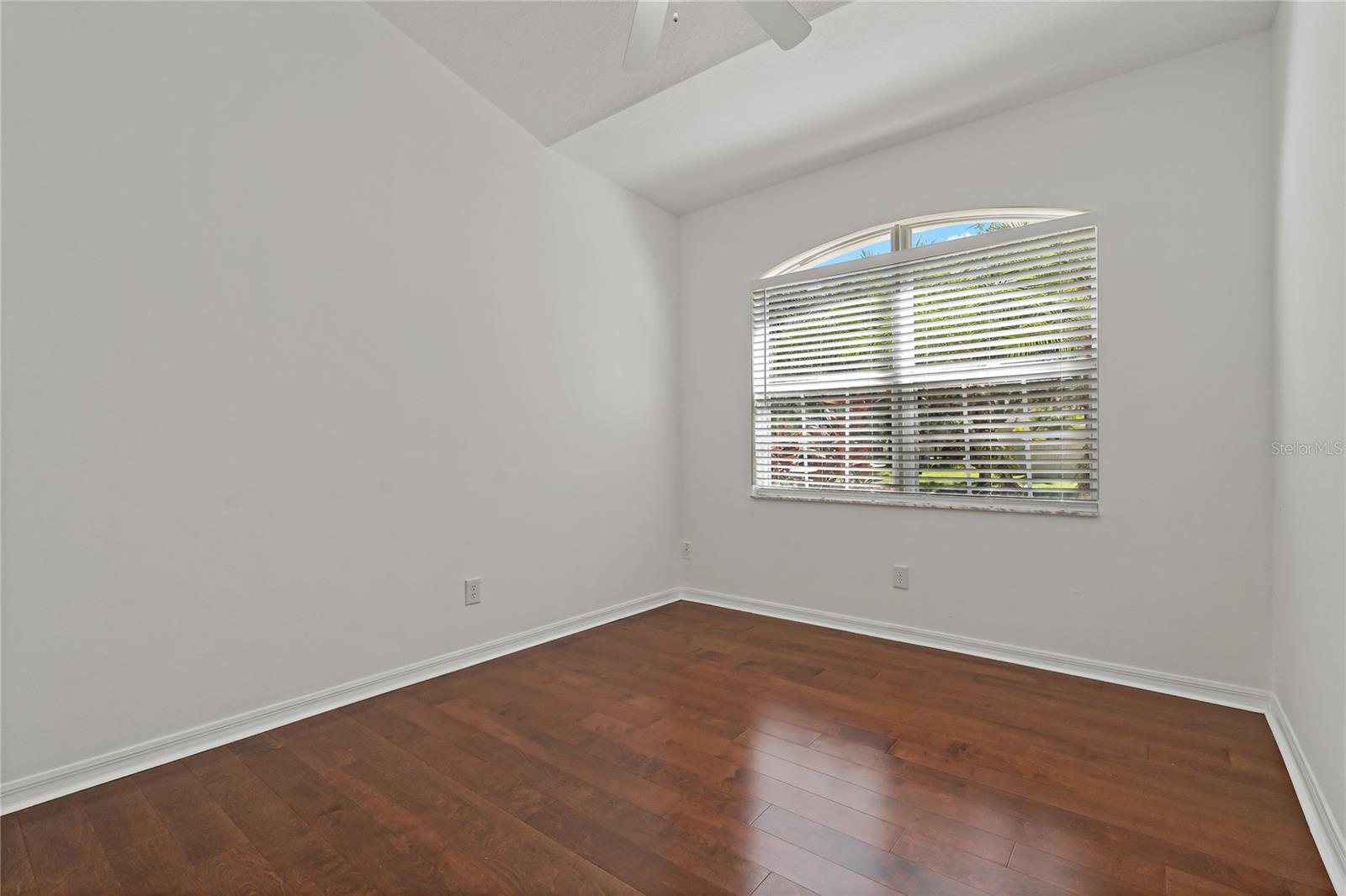 Image 32 of 76 For 19206 Ivy Oak Way