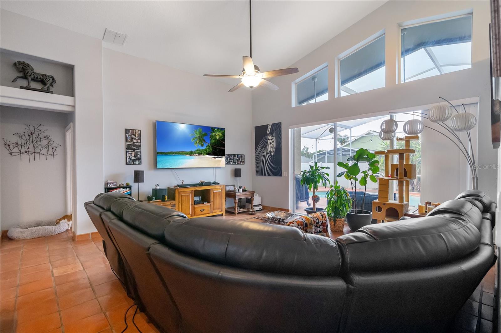 Image 12 of 34 For 10327 Meadow Crossing Drive