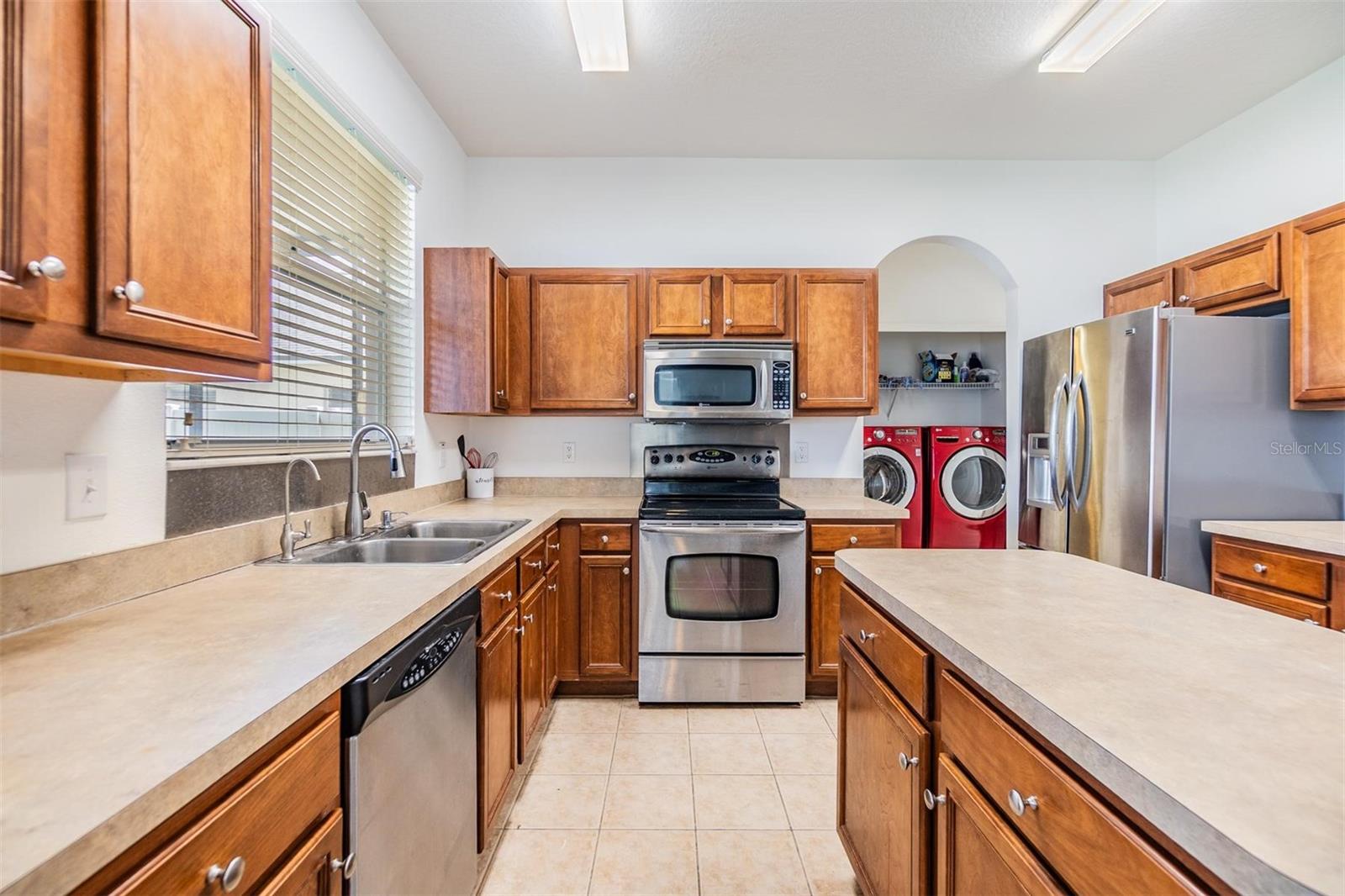 Image 10 of 30 For 8219 Canterbury Lake Boulevard