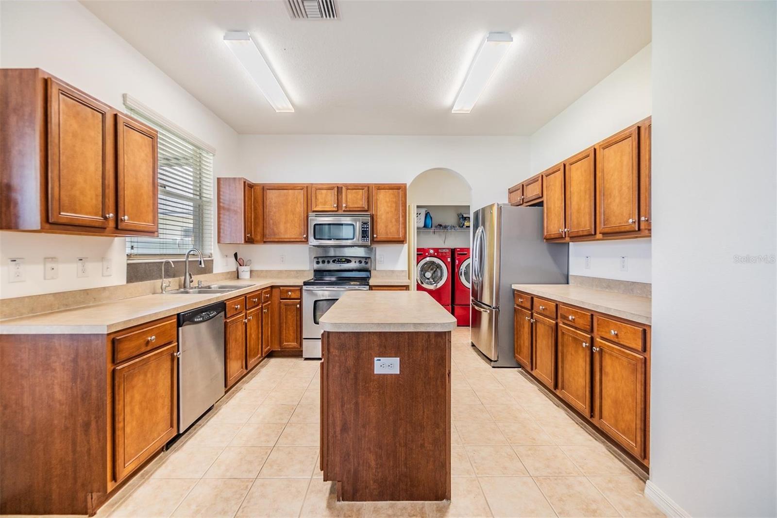 Image 11 of 30 For 8219 Canterbury Lake Boulevard