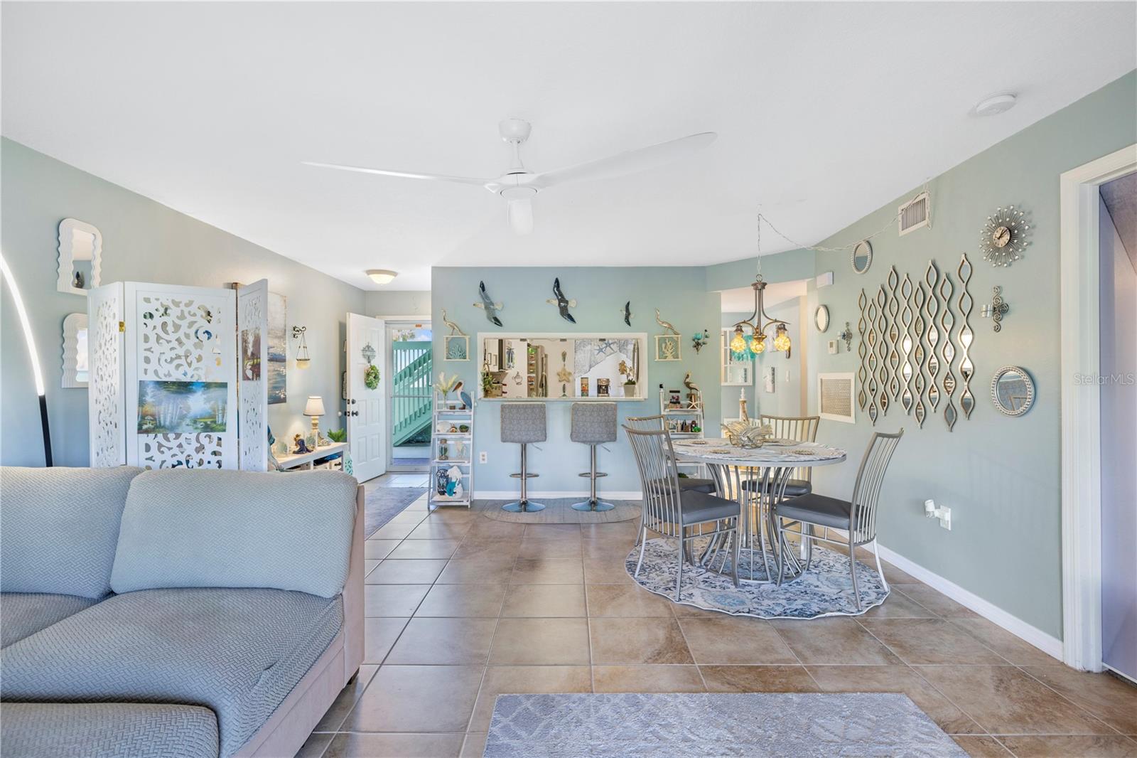 Image 16 of 47 For 5725 Pelican Pointe Drive 1