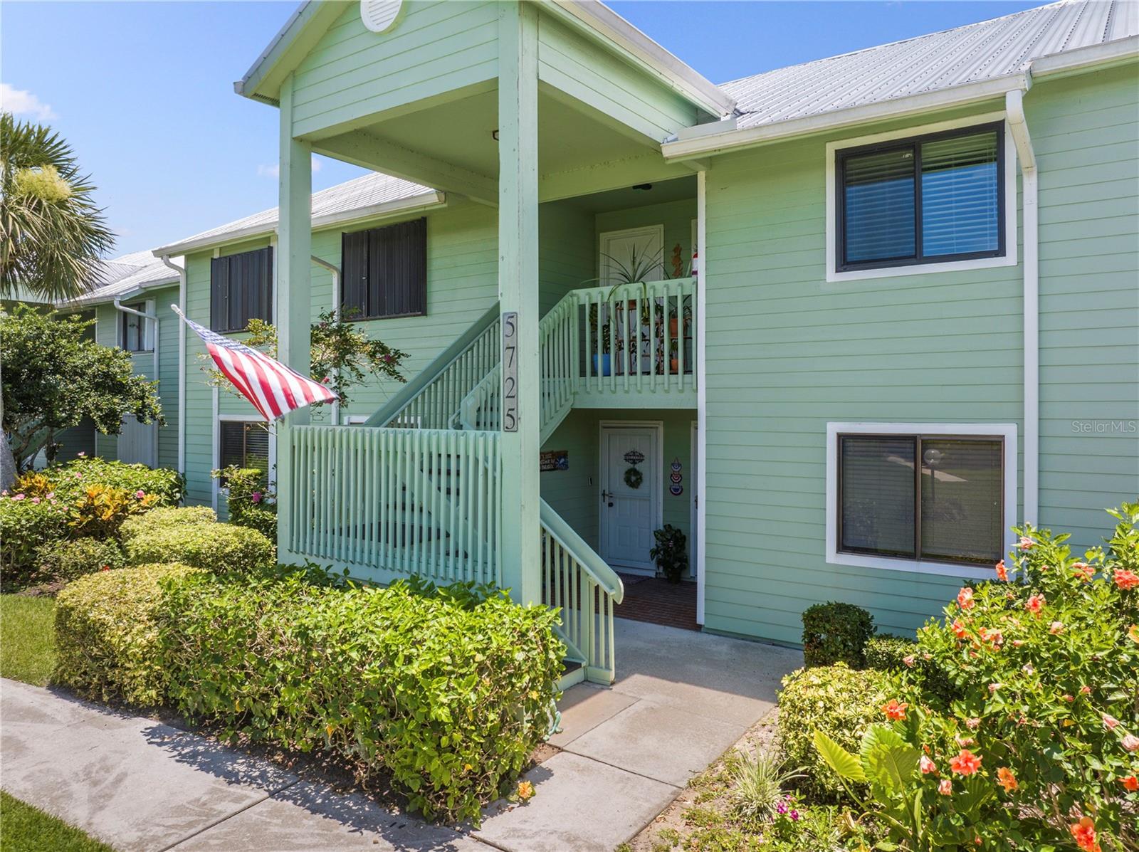 Image 2 of 47 For 5725 Pelican Pointe Drive 1
