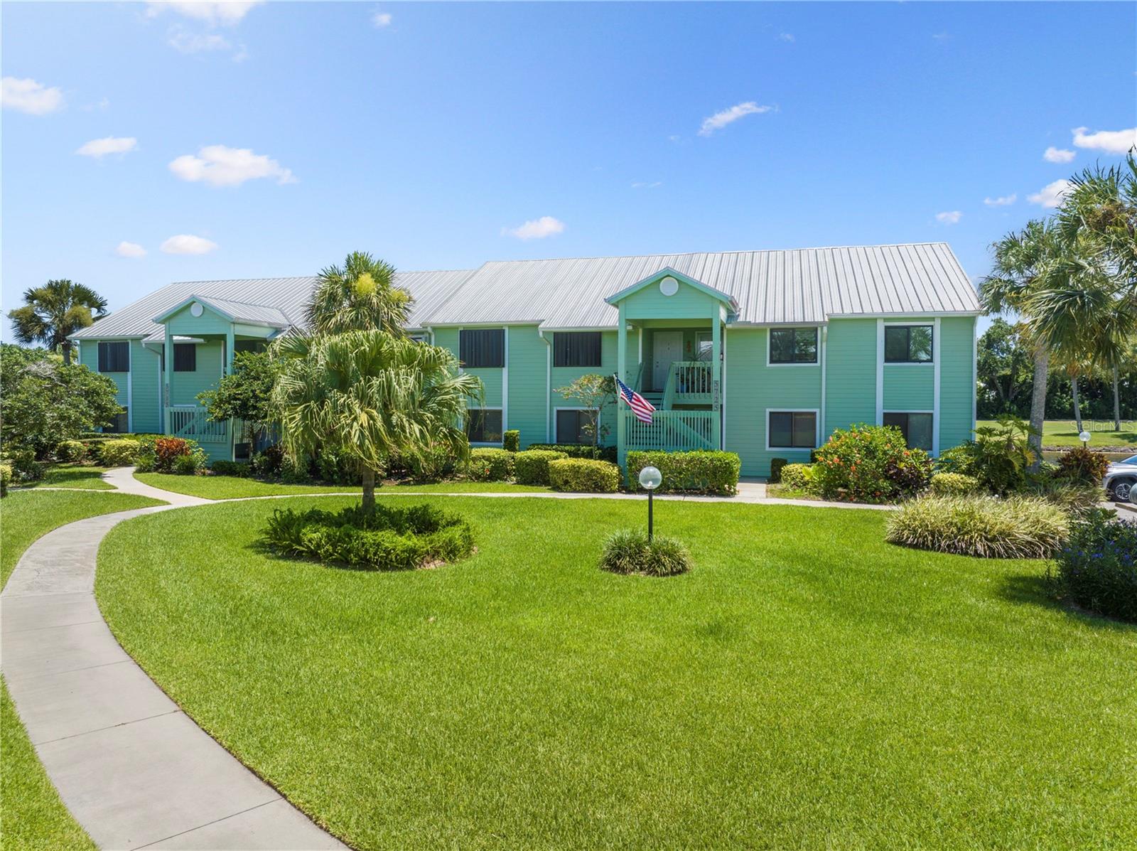 Image 4 of 47 For 5725 Pelican Pointe Drive 1