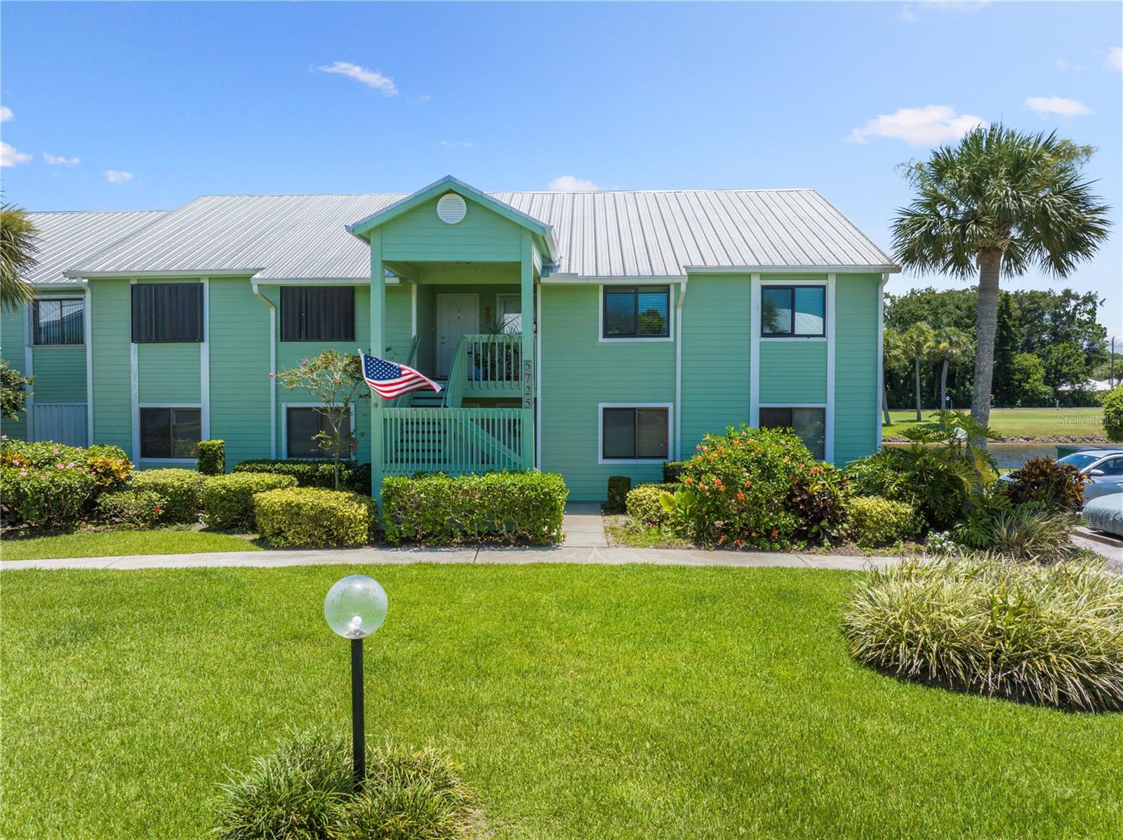 Image 5 of 47 For 5725 Pelican Pointe Drive 1