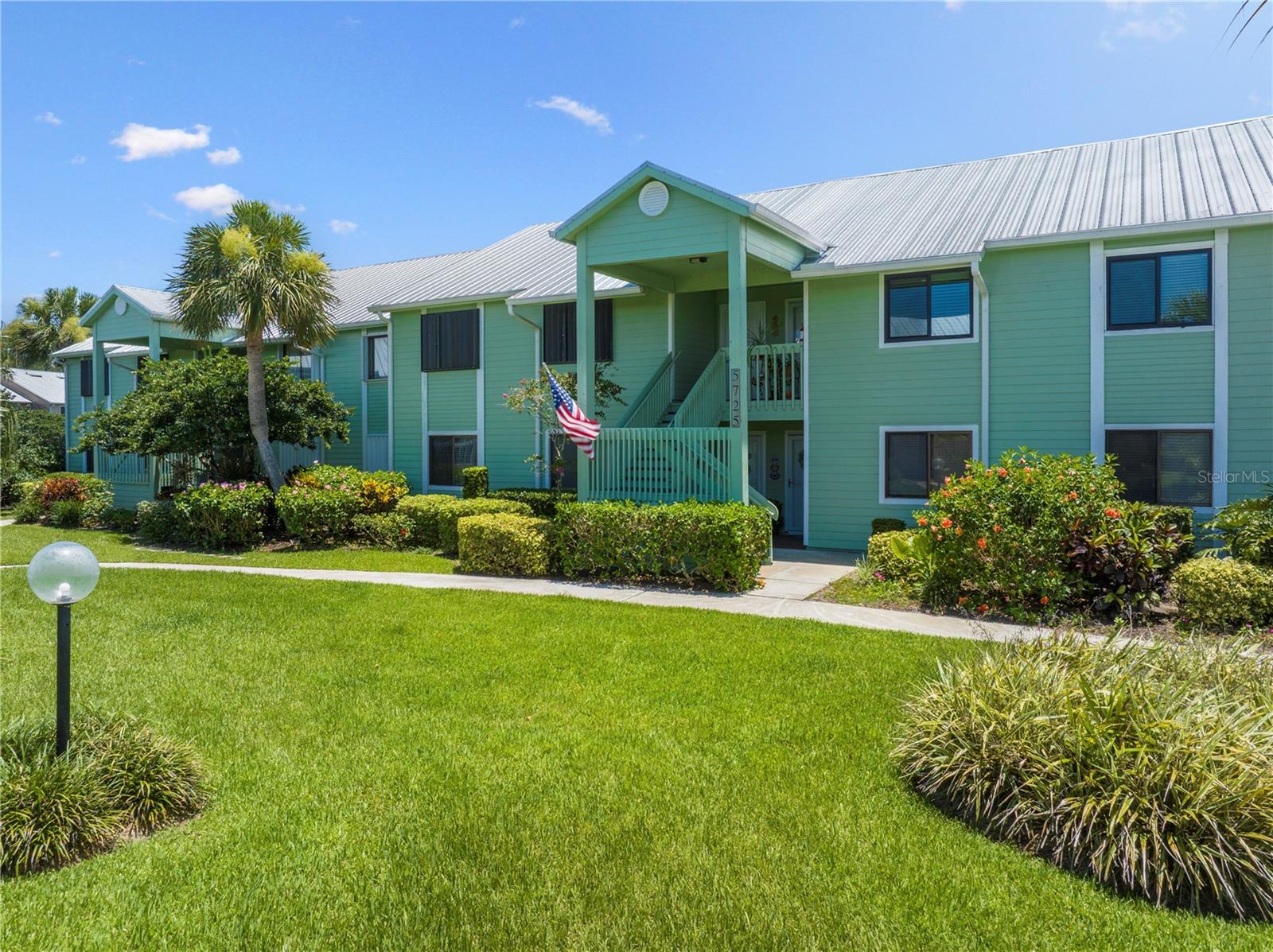 Image 6 of 47 For 5725 Pelican Pointe Drive 1