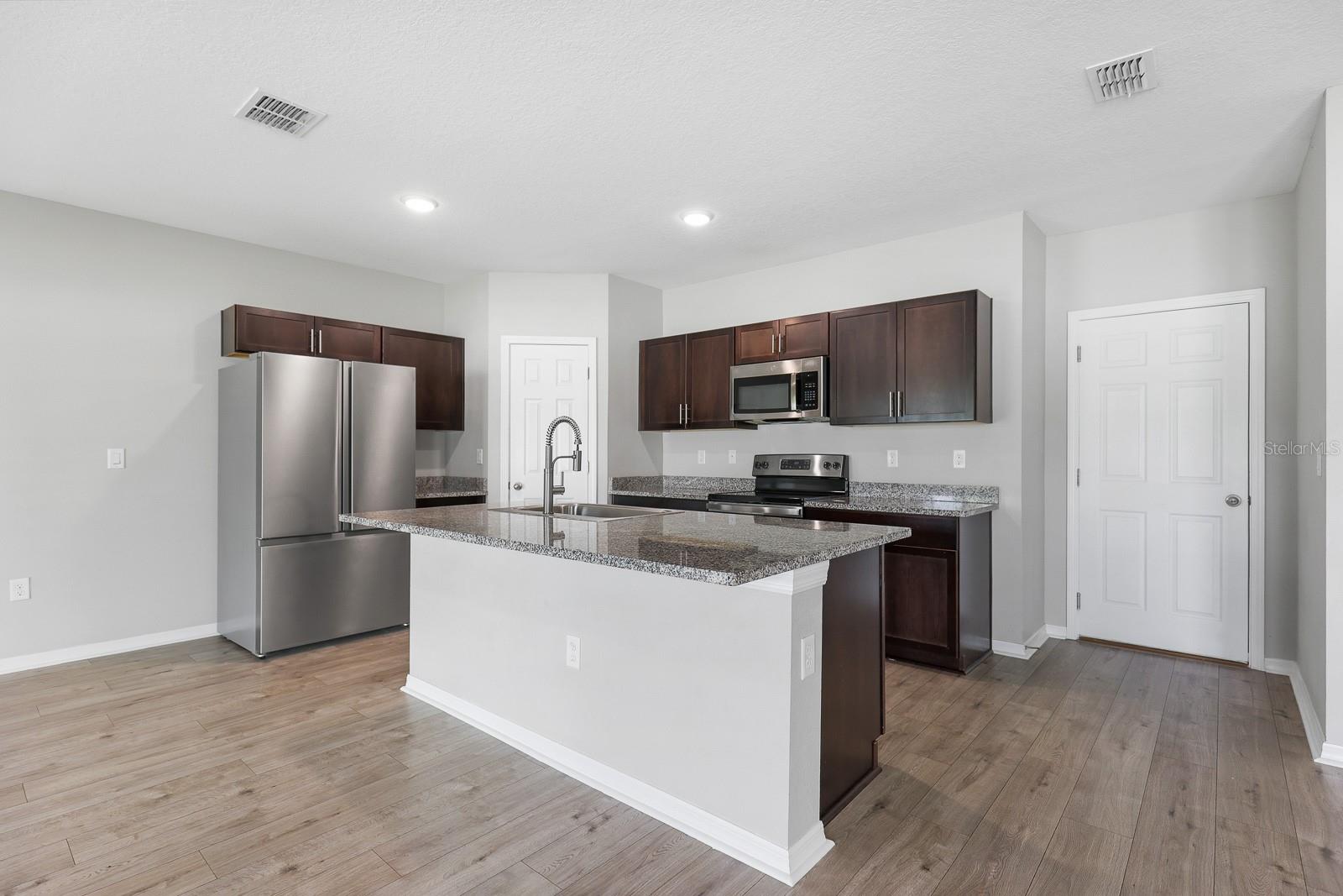 Image 7 of 45 For 12894 French Market Drive