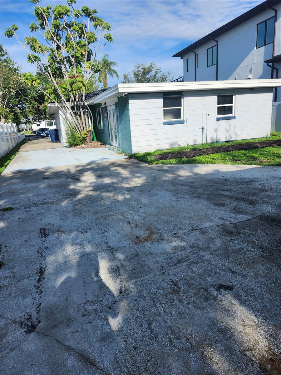 Listing photo id 1 for 507 Danube Avenue