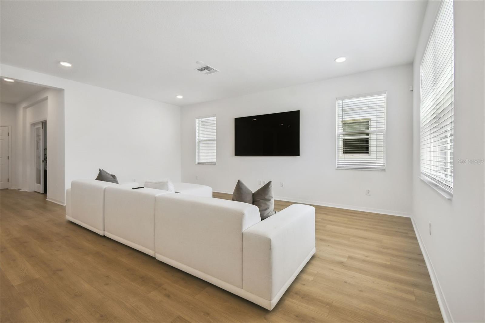 Image 10 of 42 For 7329 Notched Pine Bend