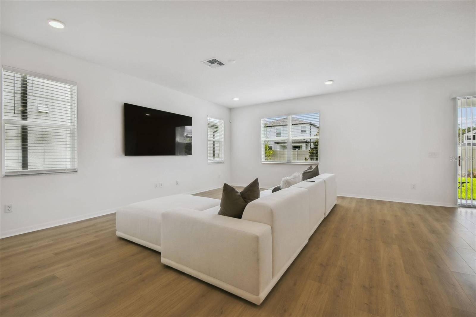 Image 12 of 42 For 7329 Notched Pine Bend