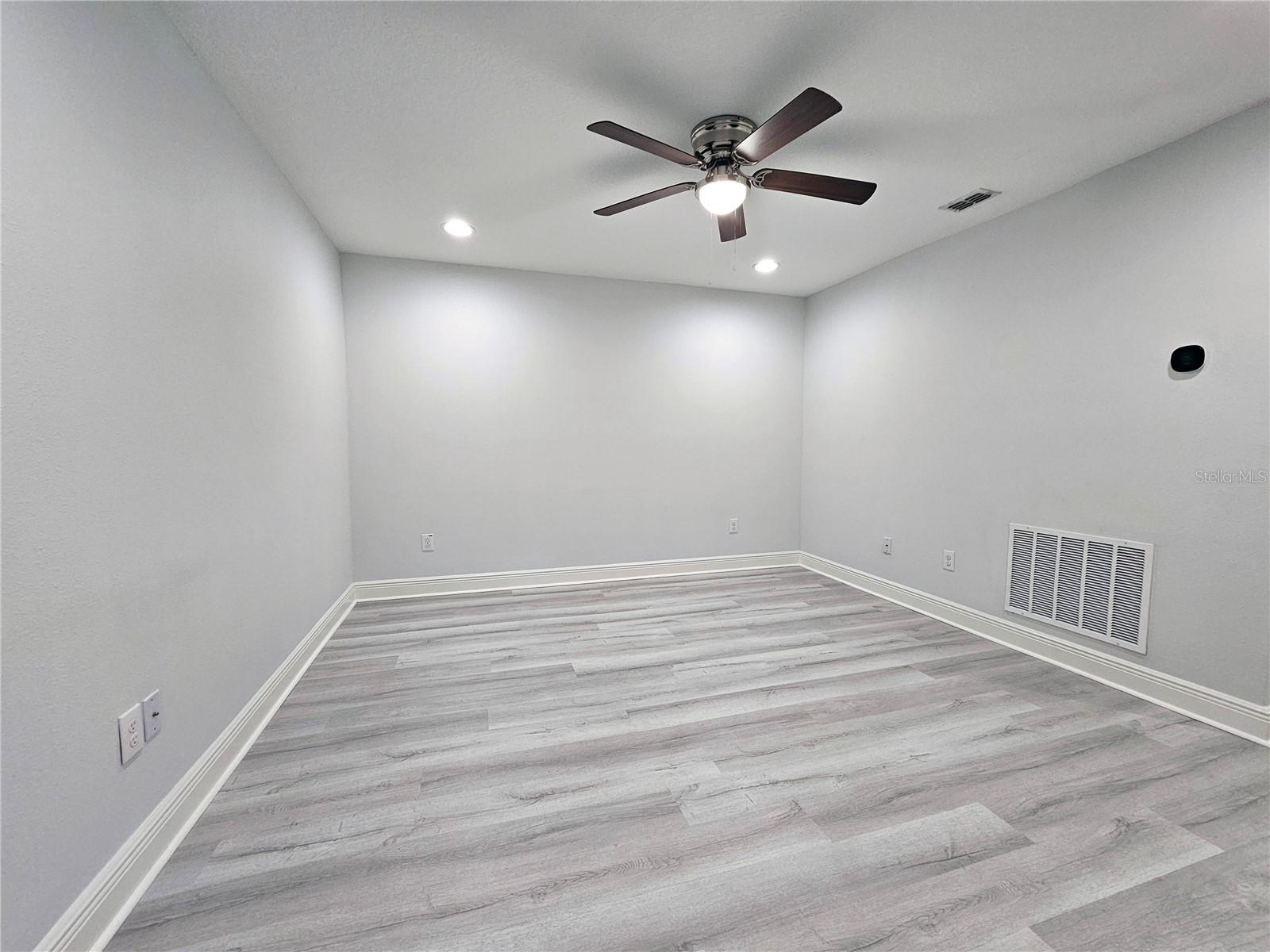 Listing photo id 22 for 5509 Cumberland Star