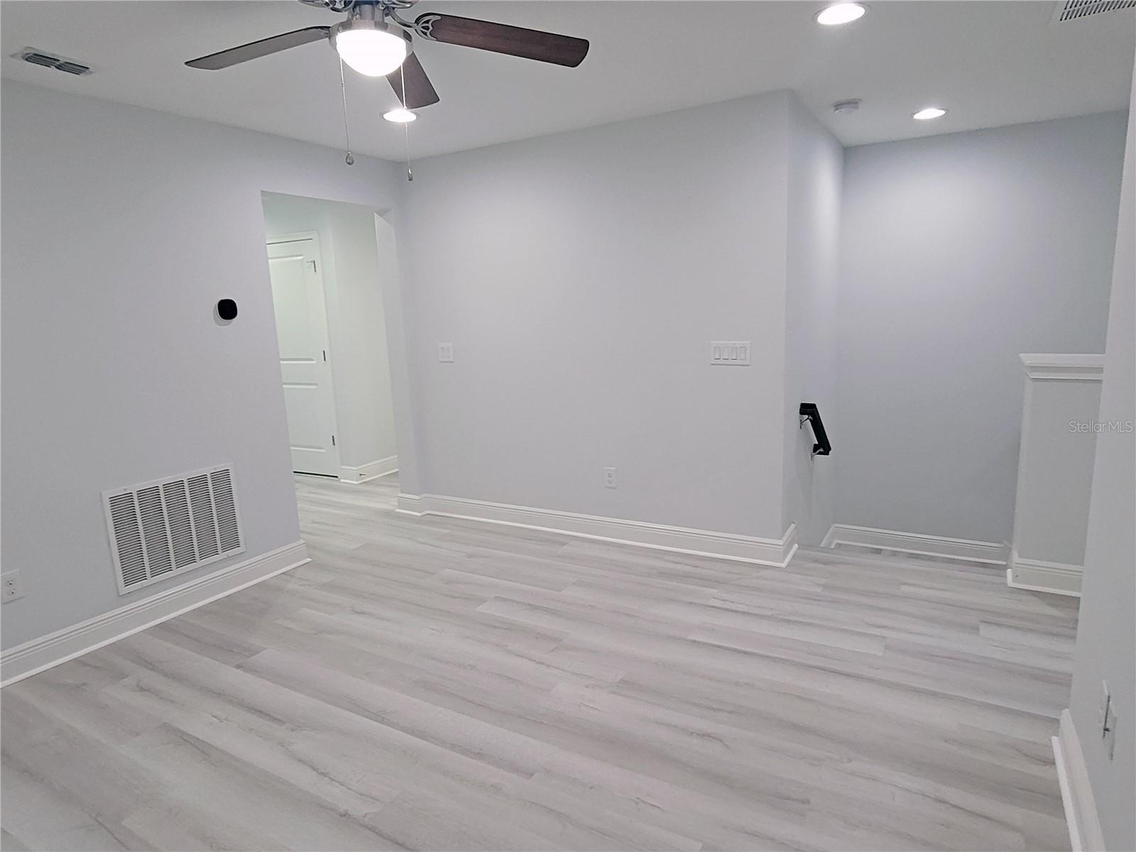 Listing photo id 23 for 5509 Cumberland Star