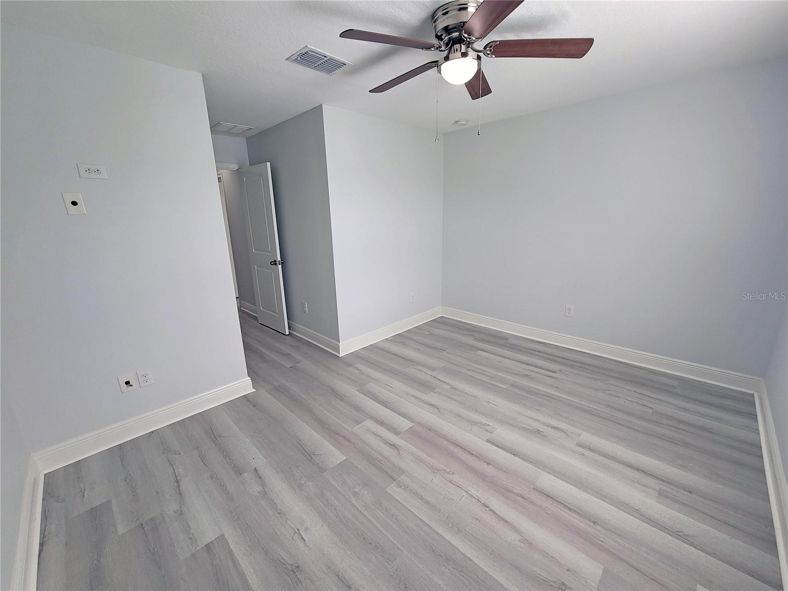 Listing photo id 41 for 5509 Cumberland Star