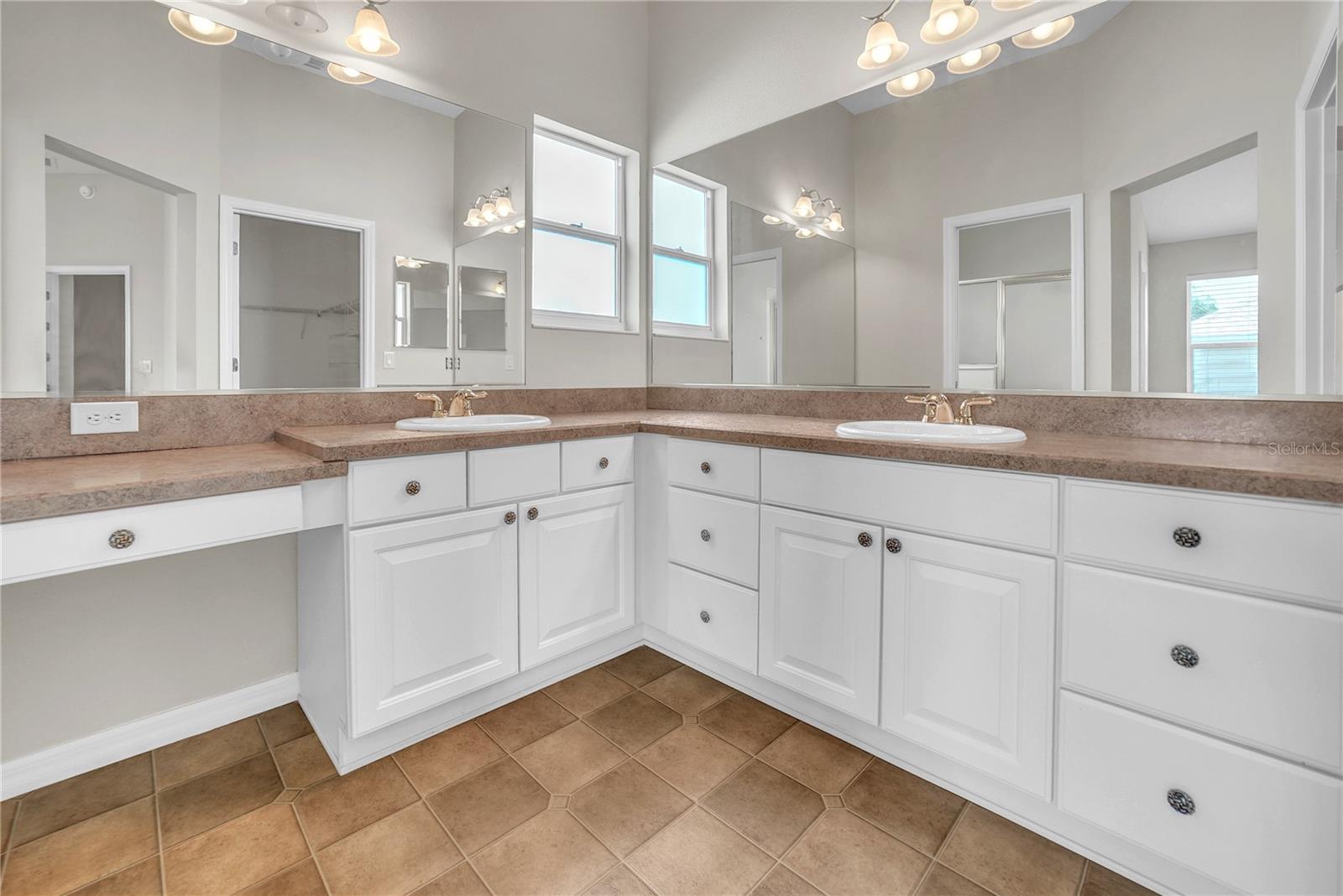 Image 24 of 45 For 879 Astor Way