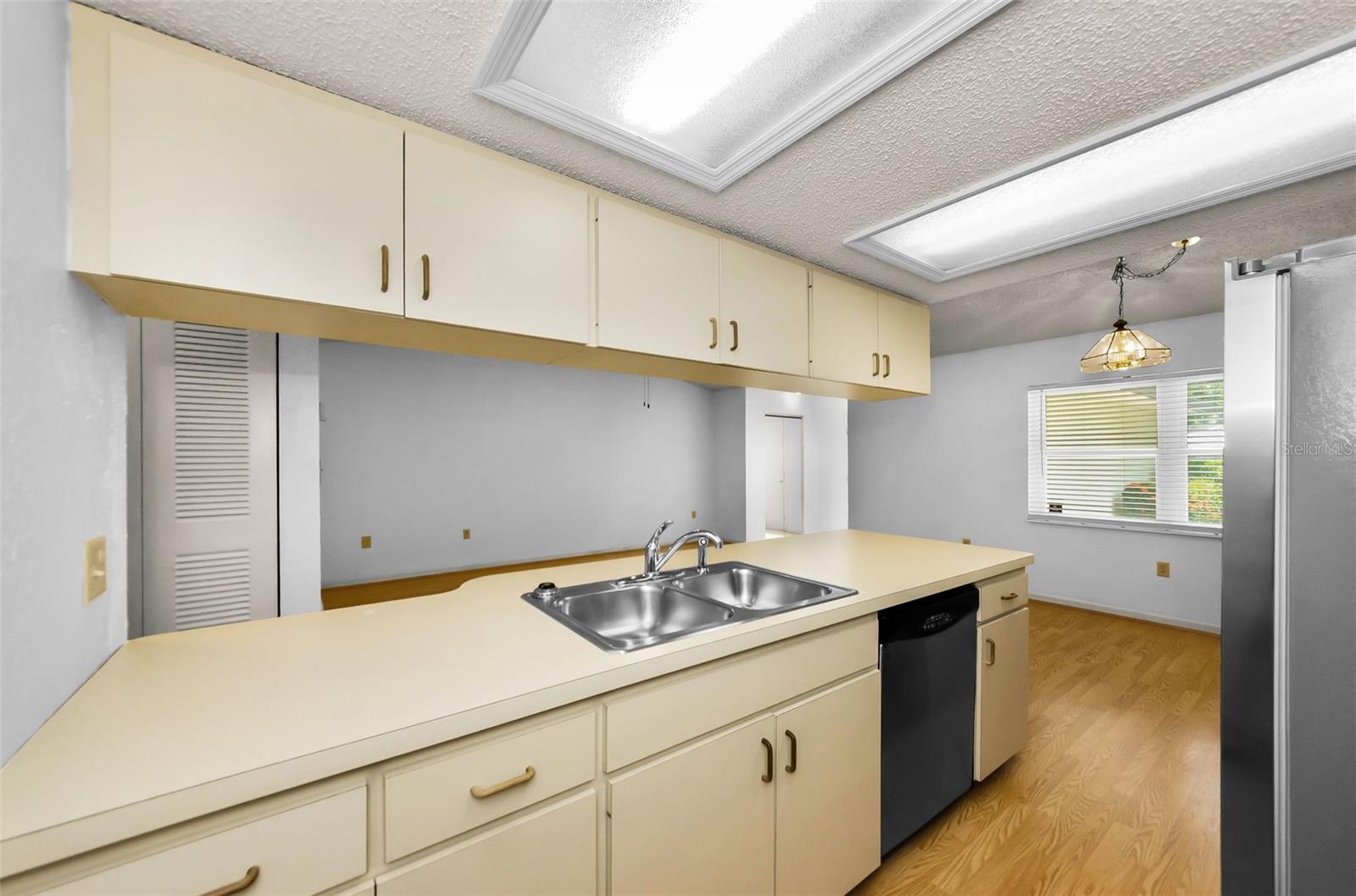 Image 10 of 25 For 1902 Elaine Drive